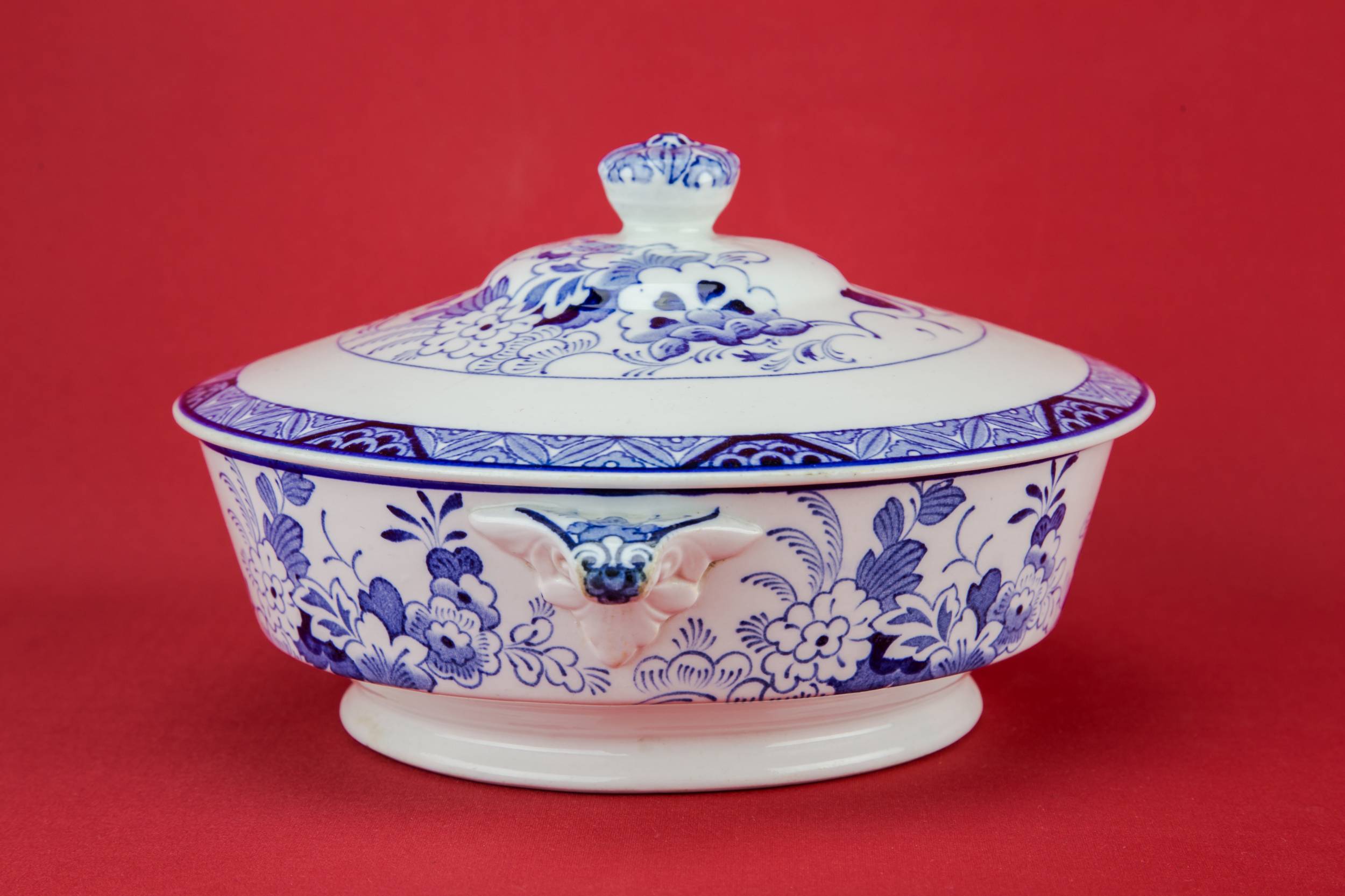 Traditional Vintage TUREEN — Blue and white tureen 1
