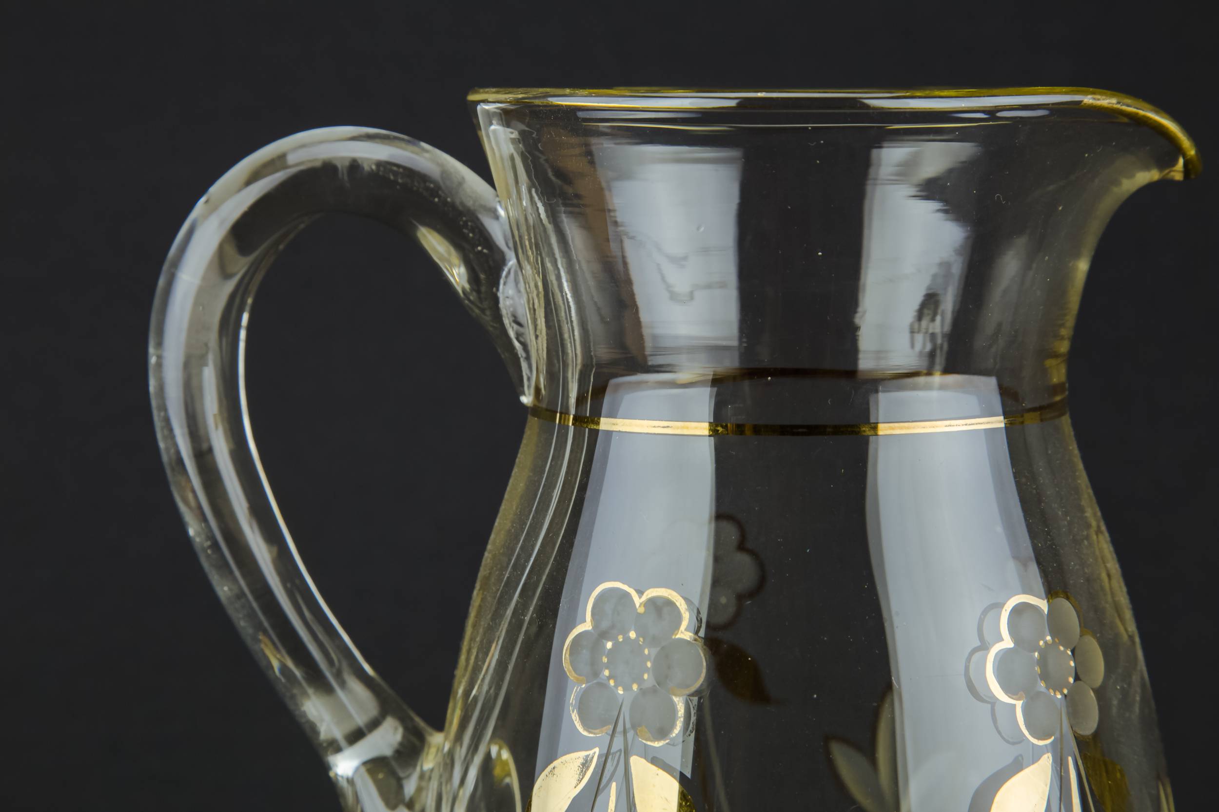 Elegant Glass Vinegar — Floral glass water jug 2
