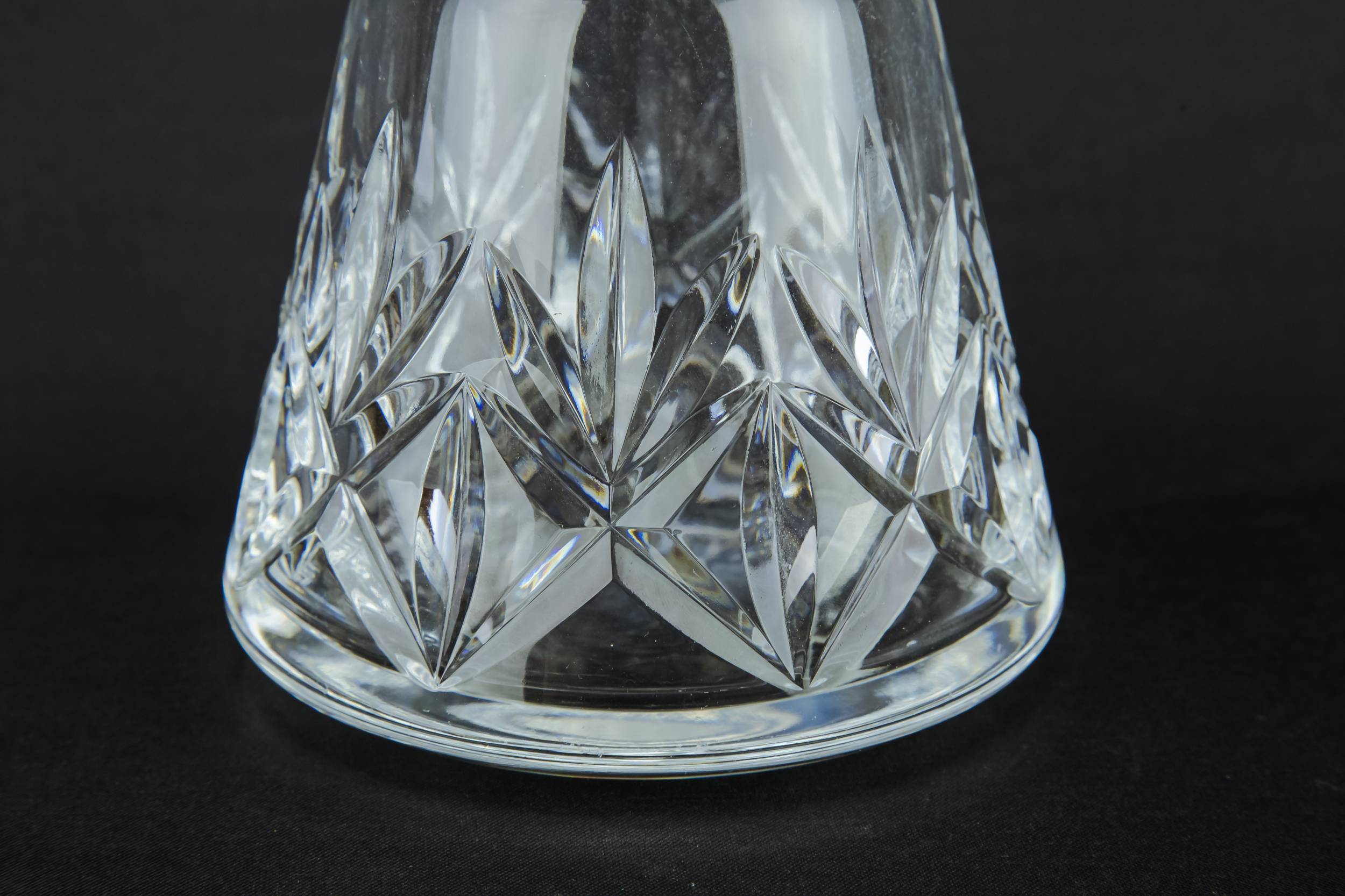 Cut Glass Mallet — Cut glass wine decanter 1
