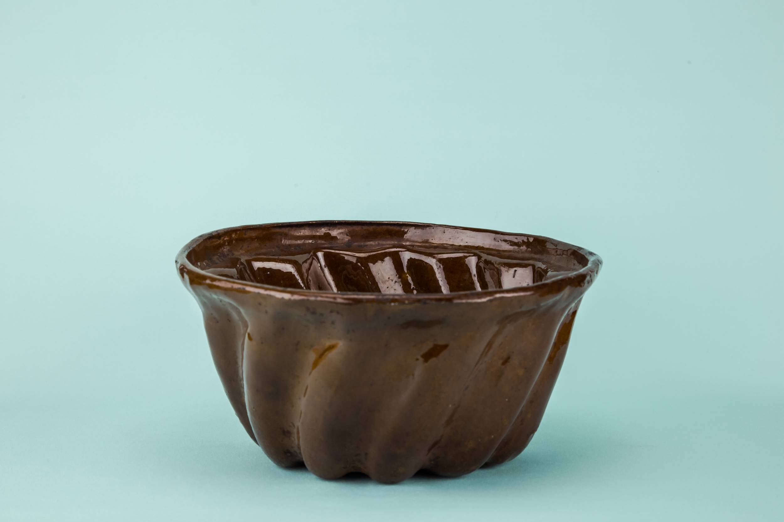 Ceramic Traditional Swirl — Large baking mould