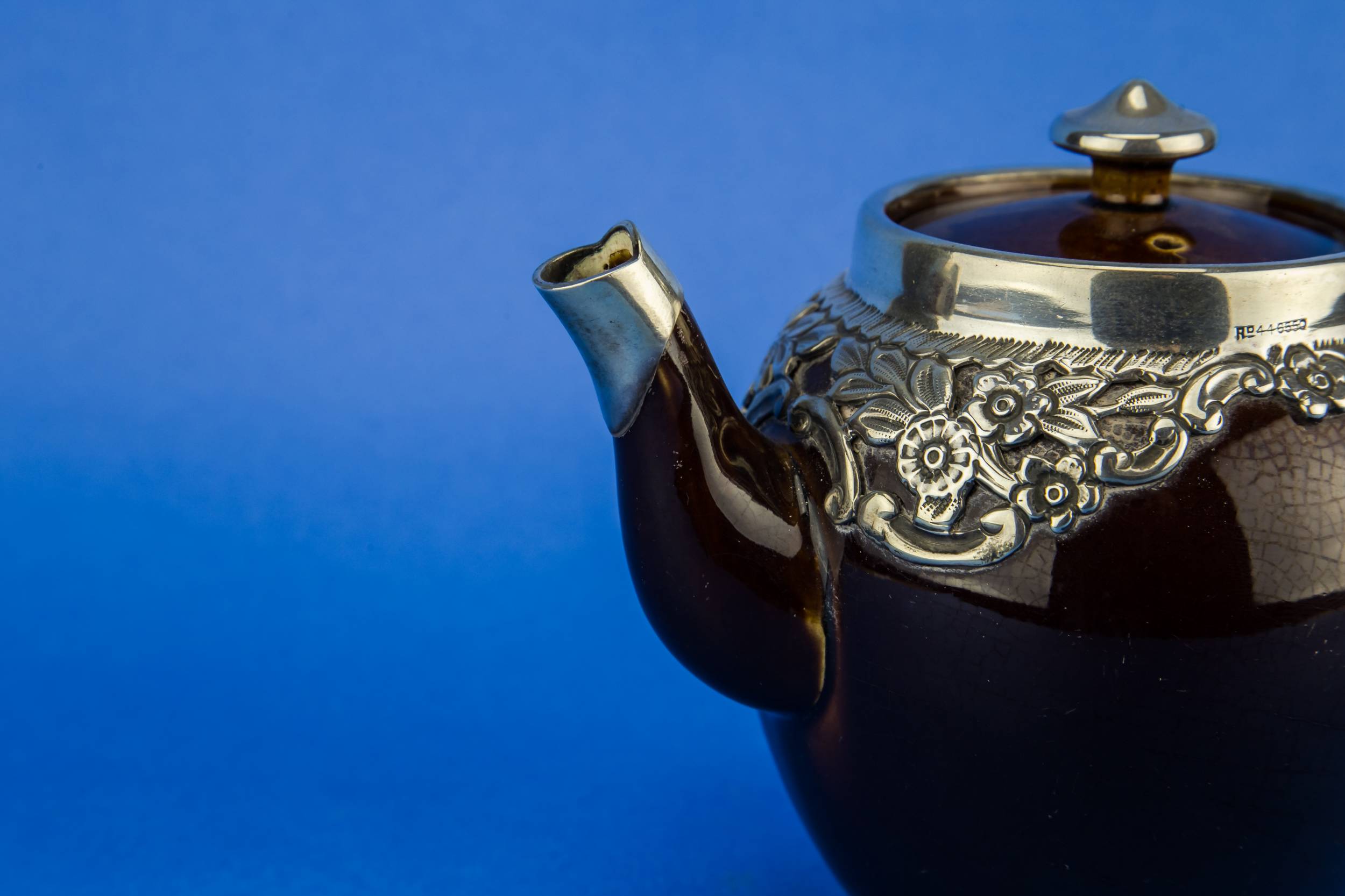 Charming Antique Henry — Silver mounted teapot 2