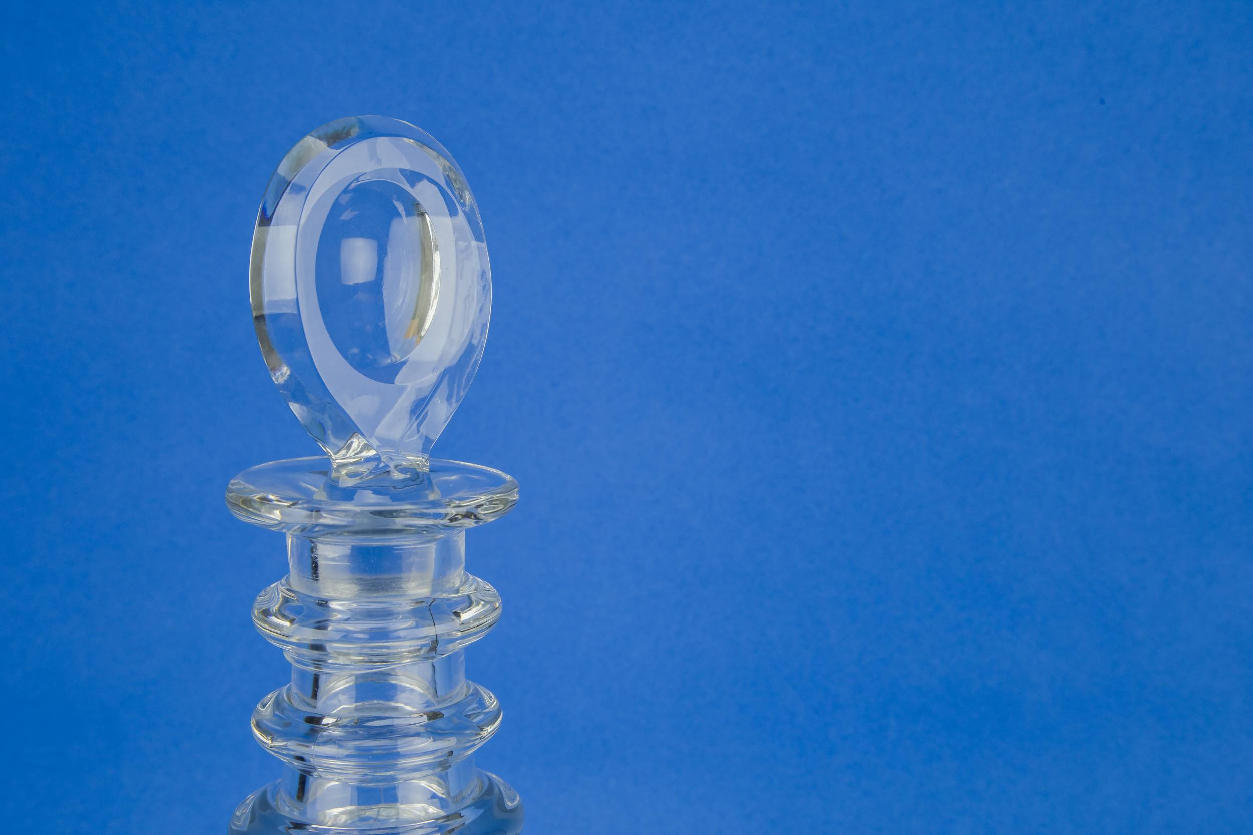 Blown Glass Pyramid — Large wine decanter 1