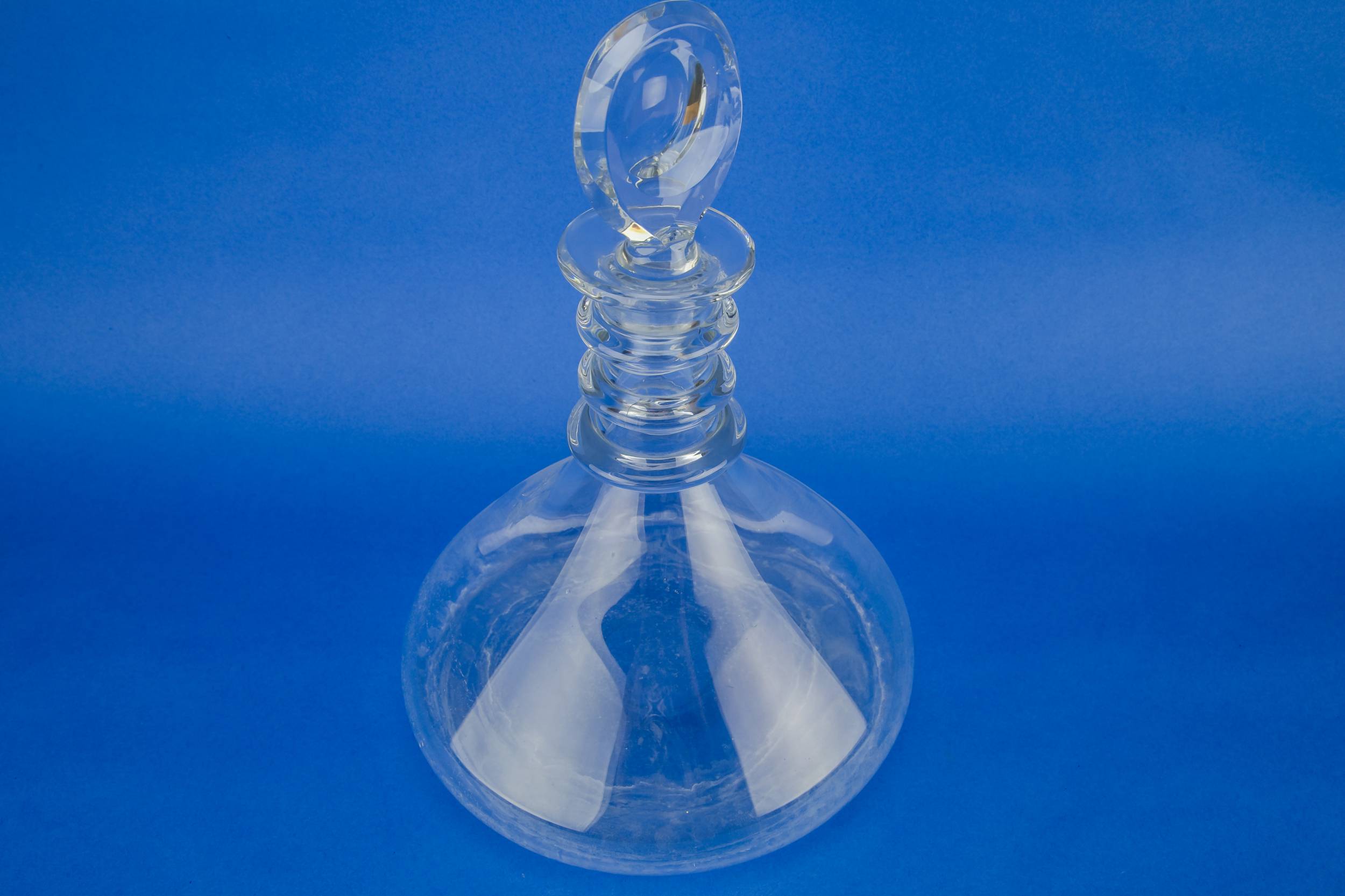 Blown Glass Pyramid — Large wine decanter 3
