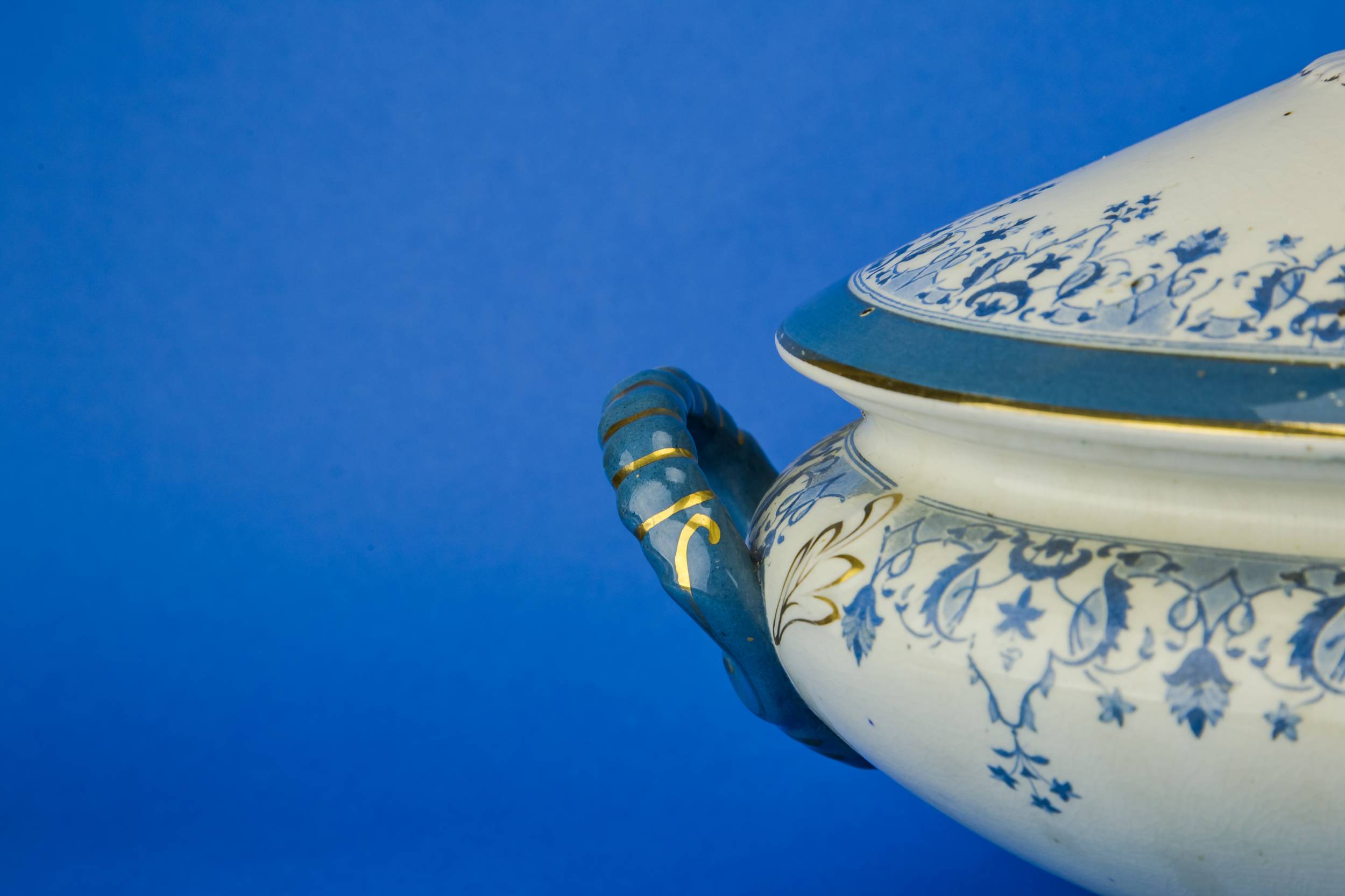 Unusual Aesthetic Movement — Large floral tureen 2