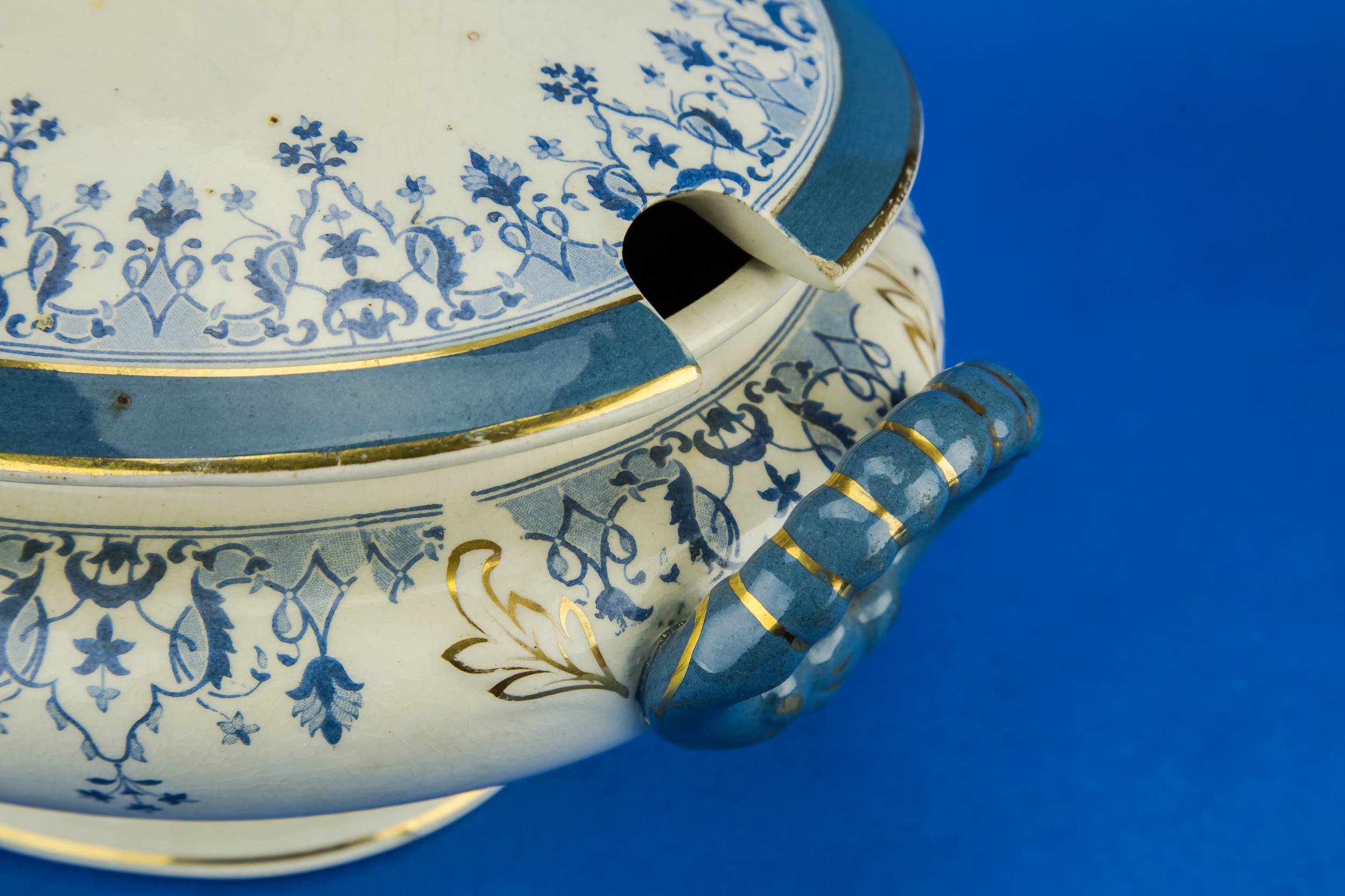 Unusual Aesthetic Movement — Large floral tureen 3
