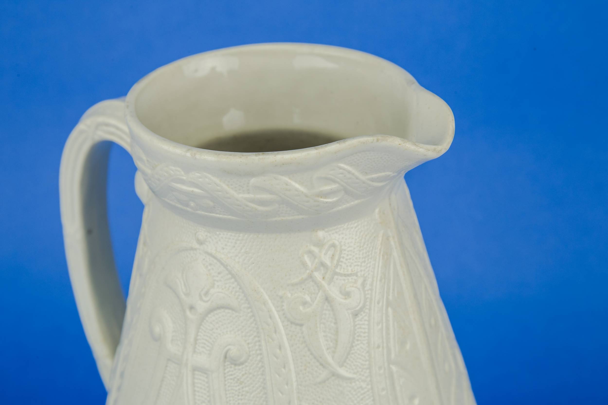 Gothic Revival Antique — Porcelain water jug 3