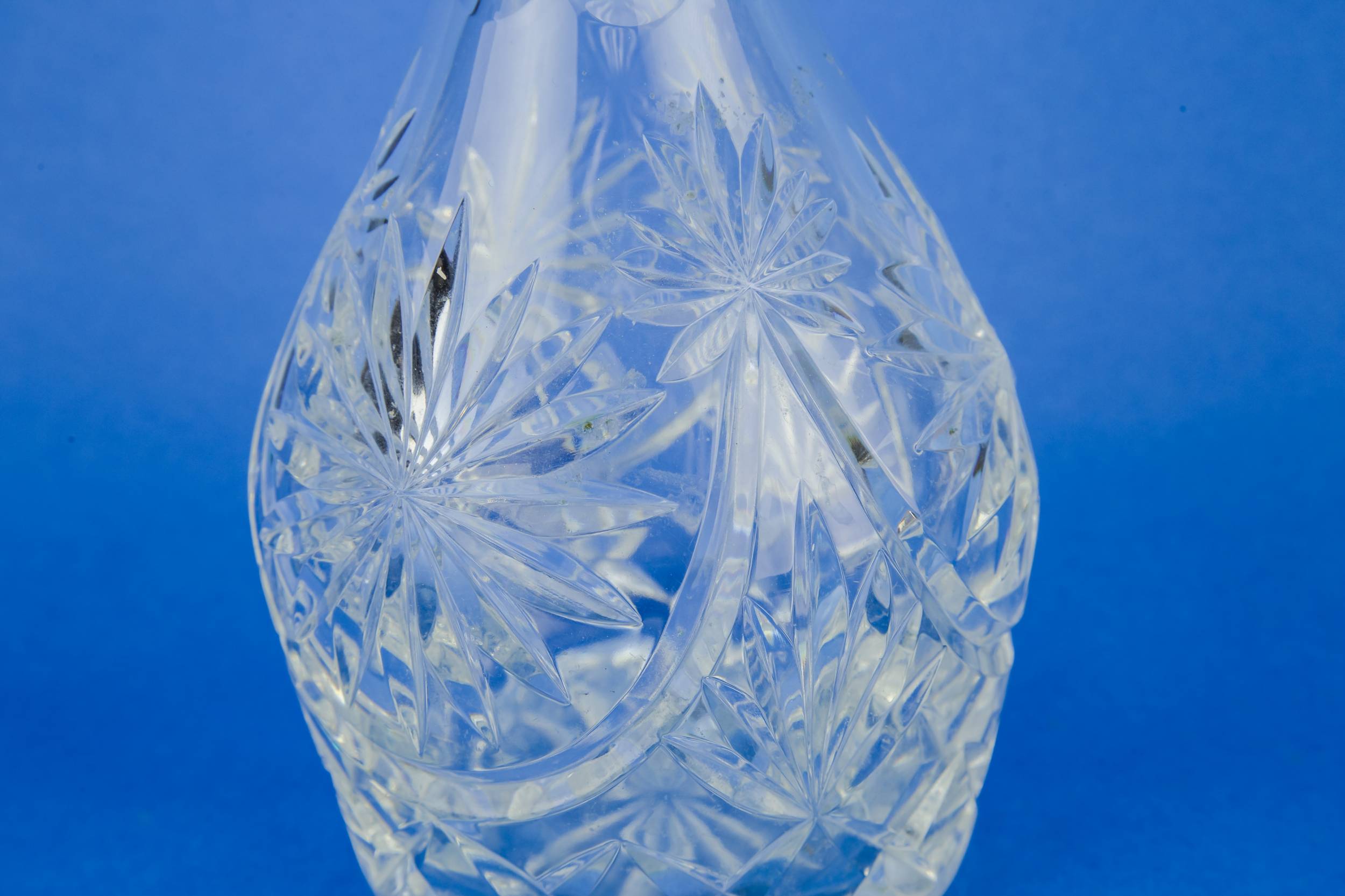 Cut Glass Vintage — Cut glass decanter 3