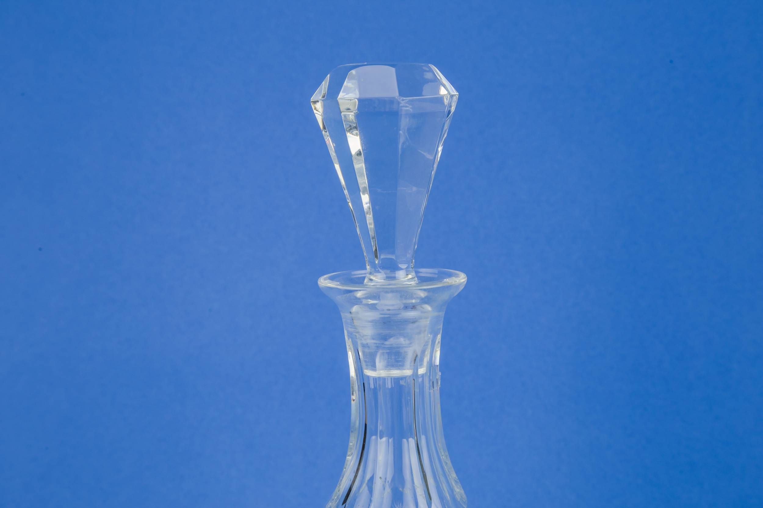 Cut Glass Vintage — Cut glass decanter 1