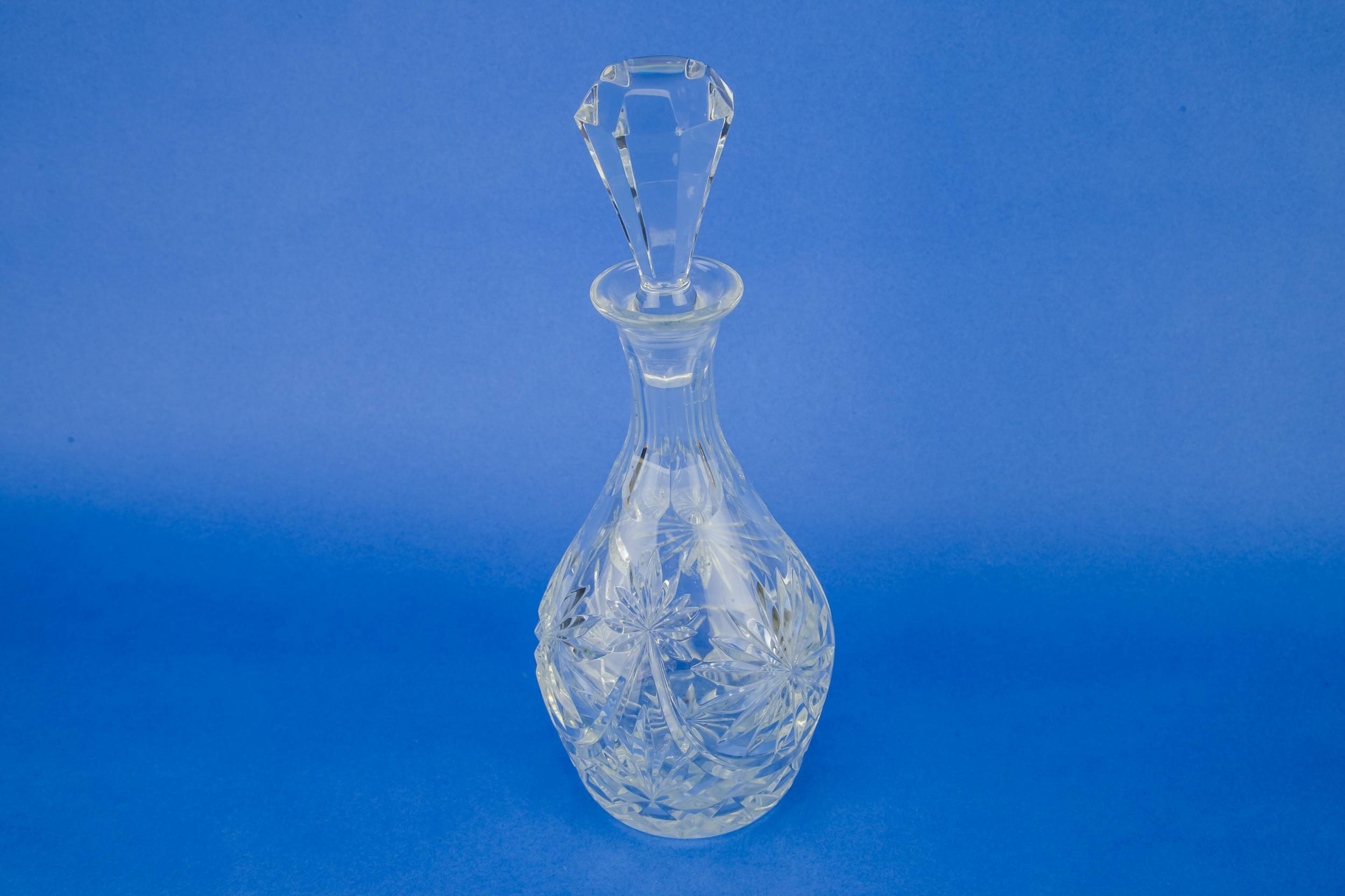 Cut Glass Vintage — Cut glass decanter 4