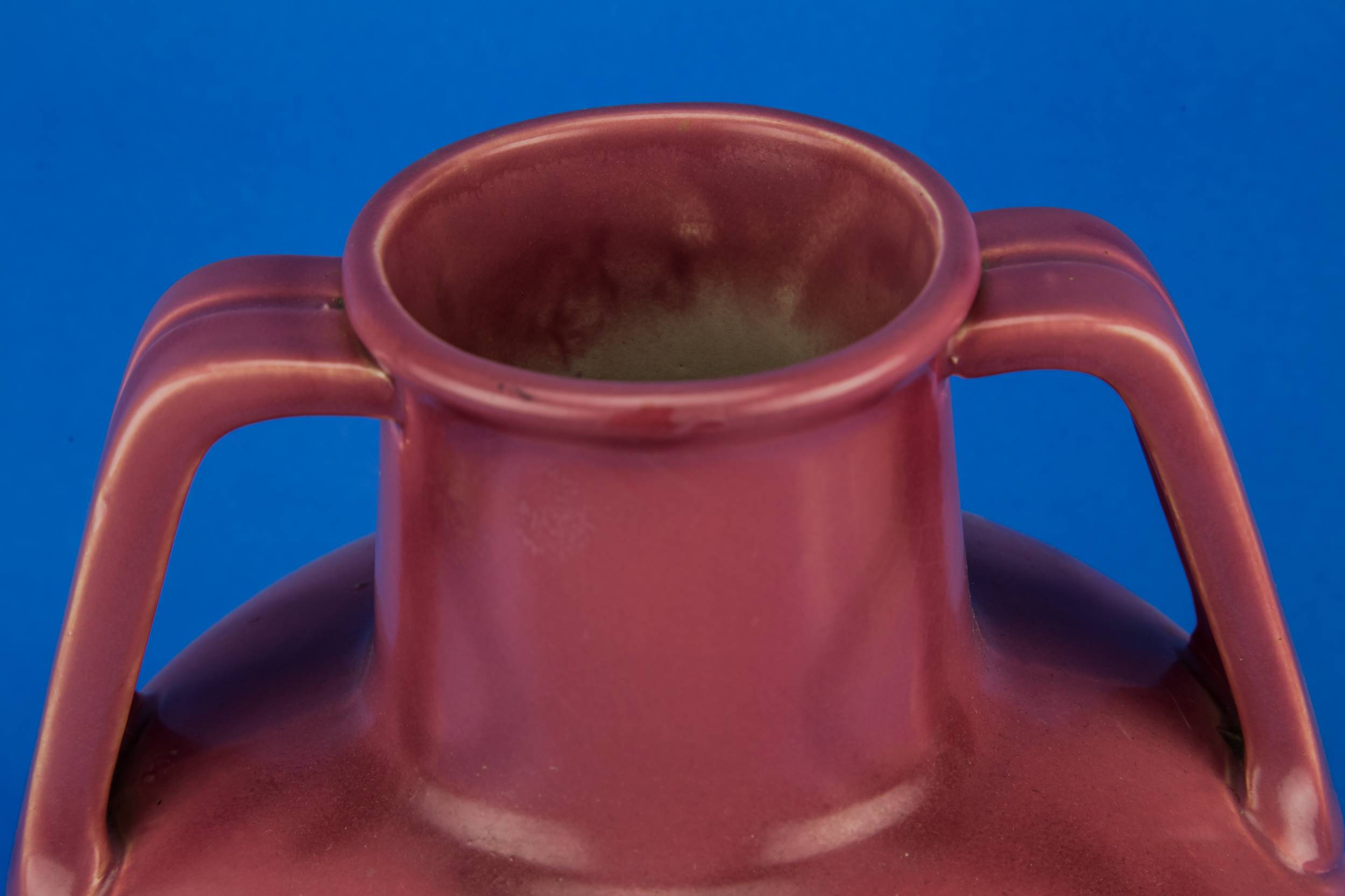 Pink Art Deco — Pink ceramic vase 3