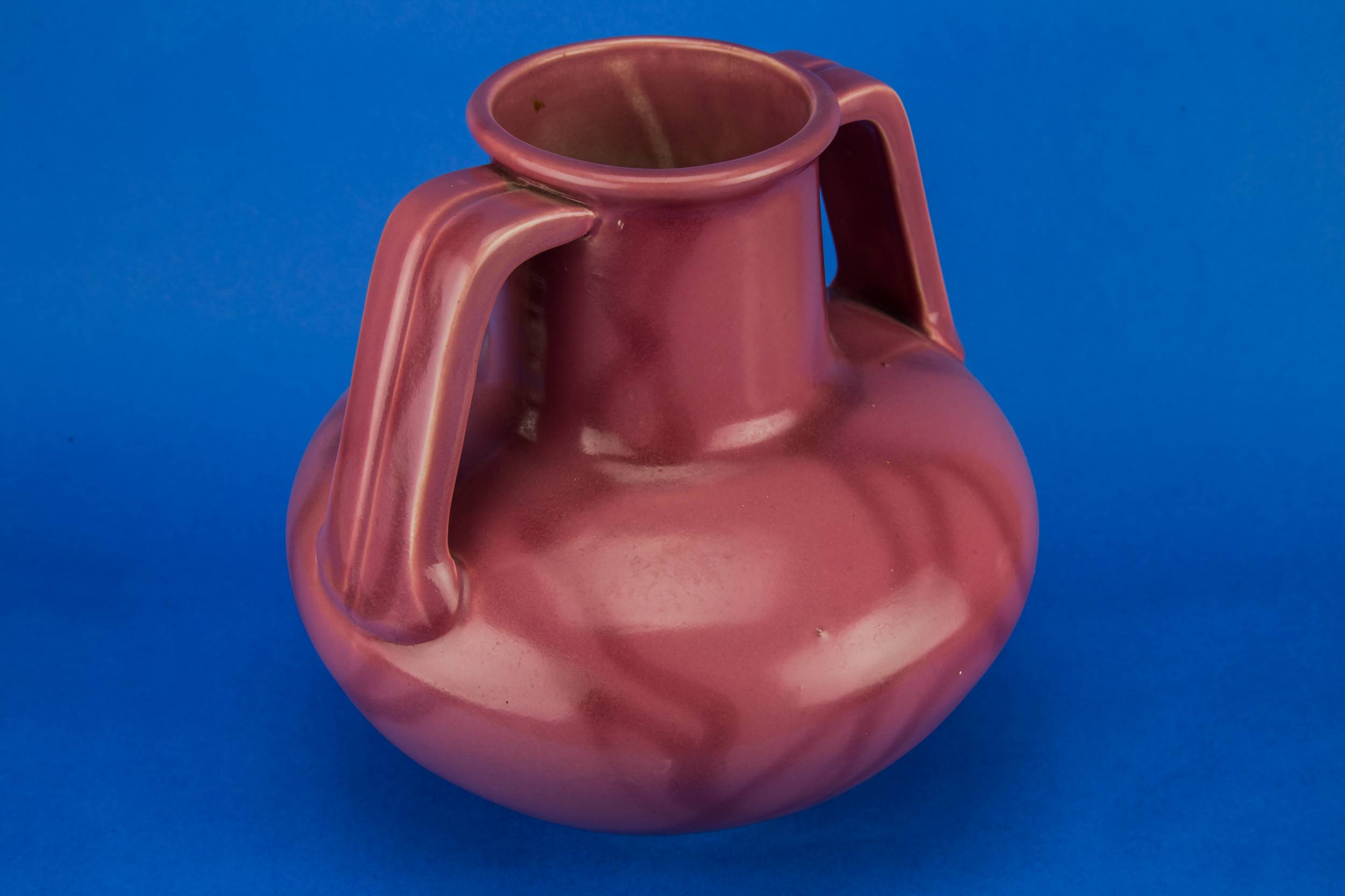 Pink Art Deco — Pink ceramic vase 2