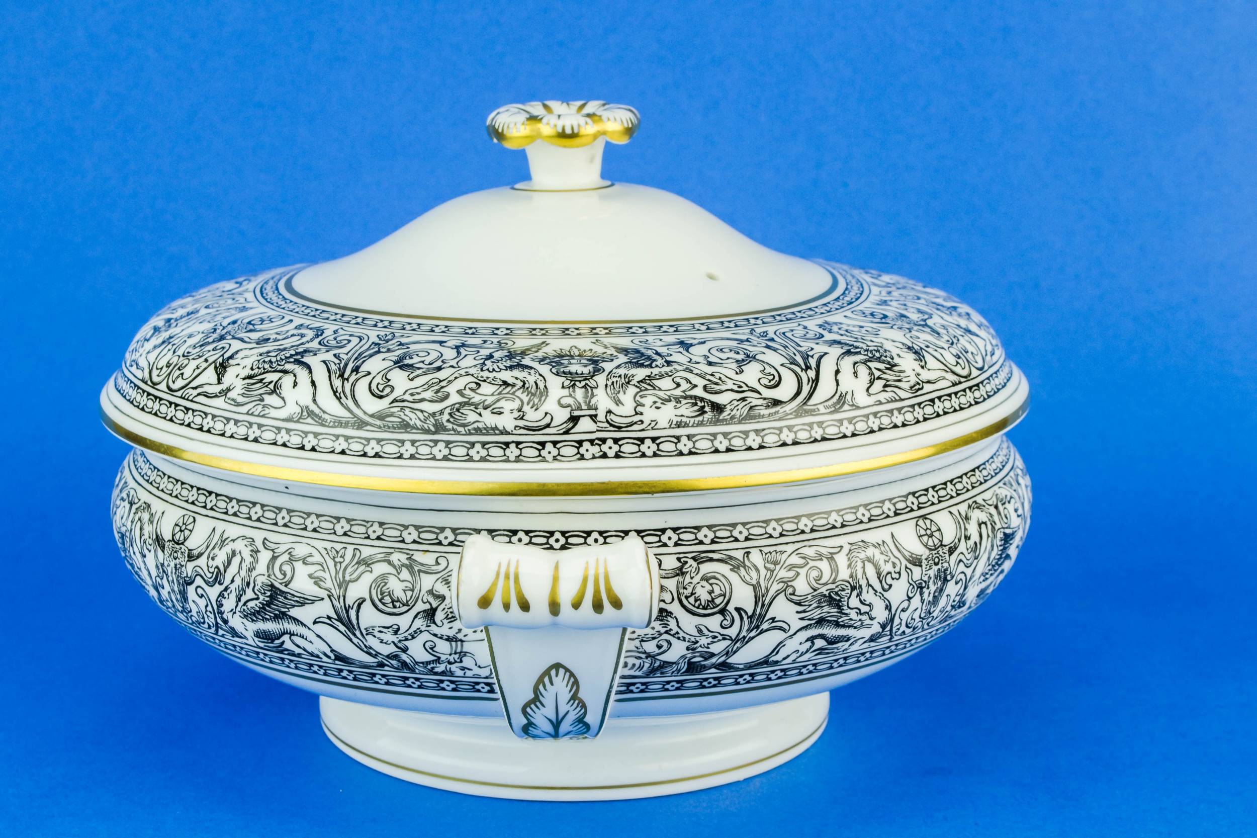 Luxurious Vintage TUREEN — Wedgwood Florentine tureen 3