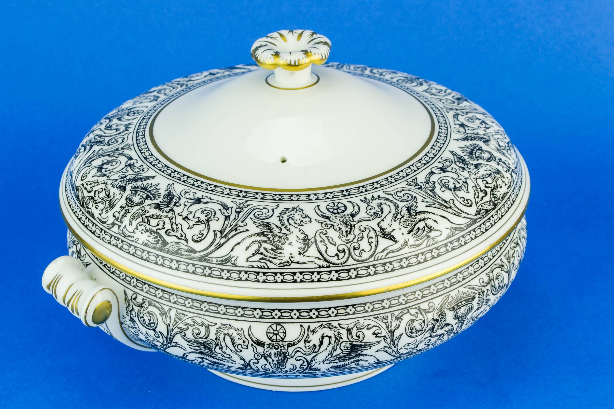 Luxurious Vintage TUREEN — Wedgwood Florentine tureen 1