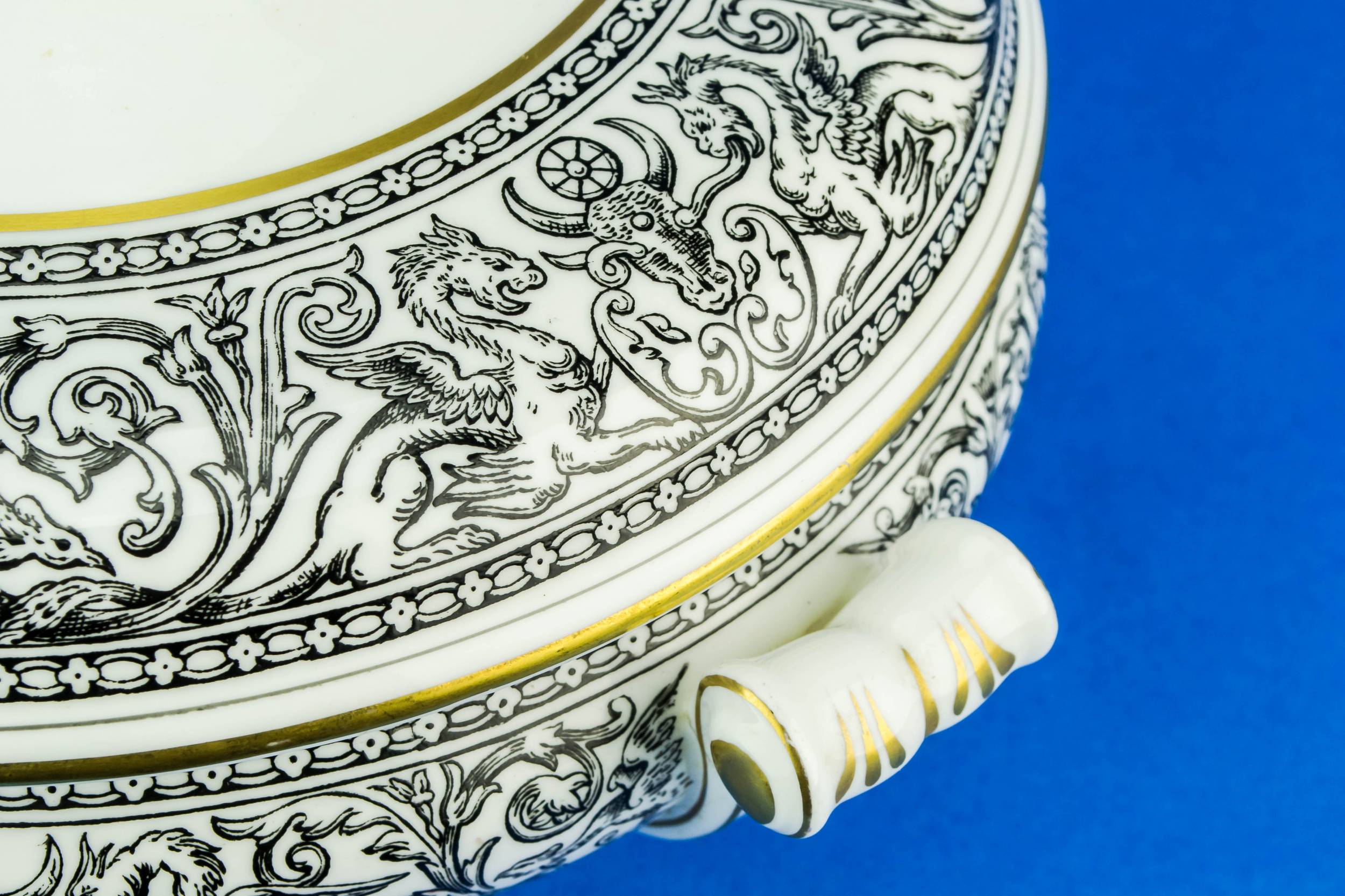 Luxurious Vintage TUREEN — Wedgwood Florentine tureen 2