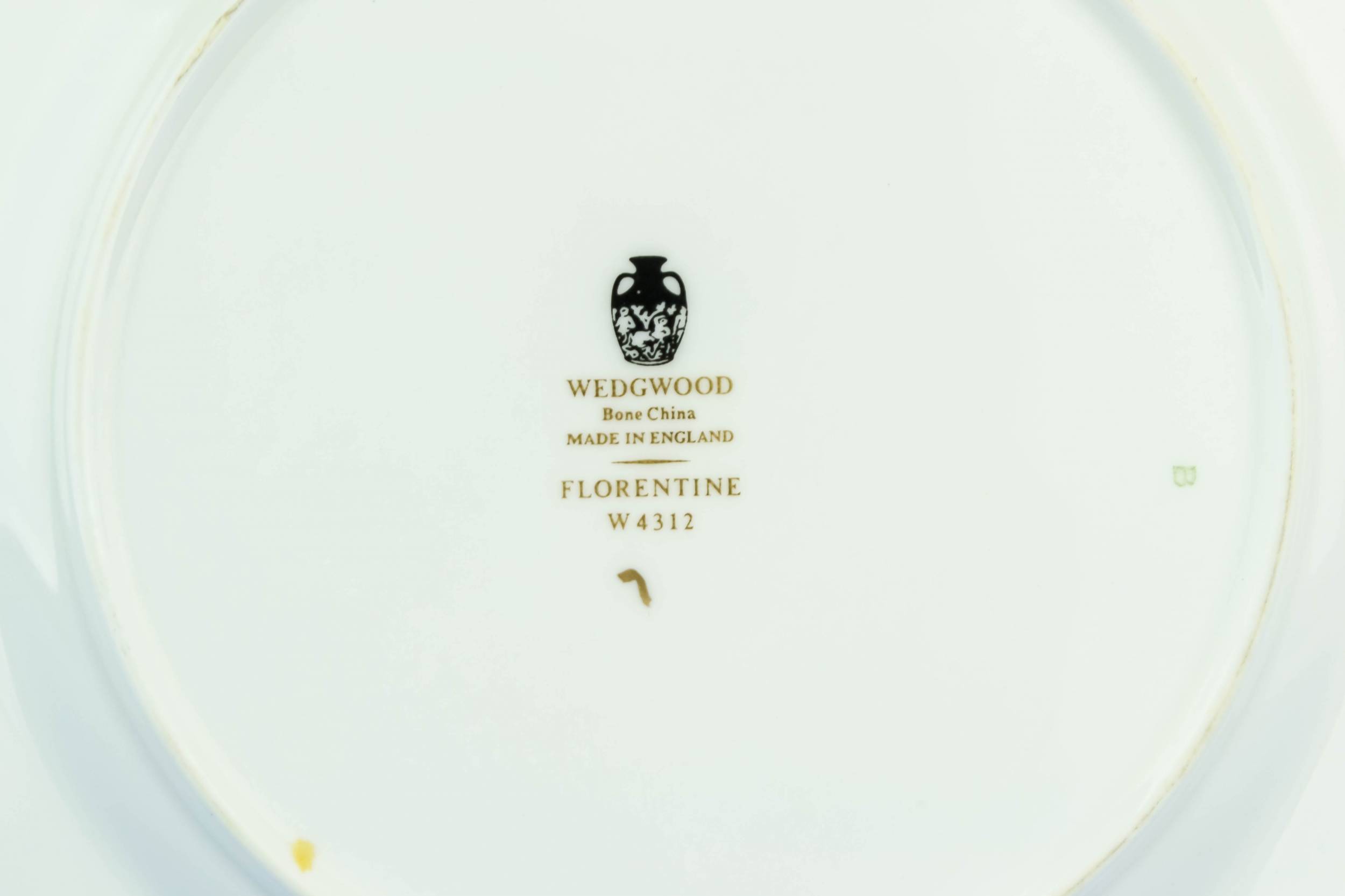 Vintage Porcelain W4312 — 8 small Wedgwood plates 2