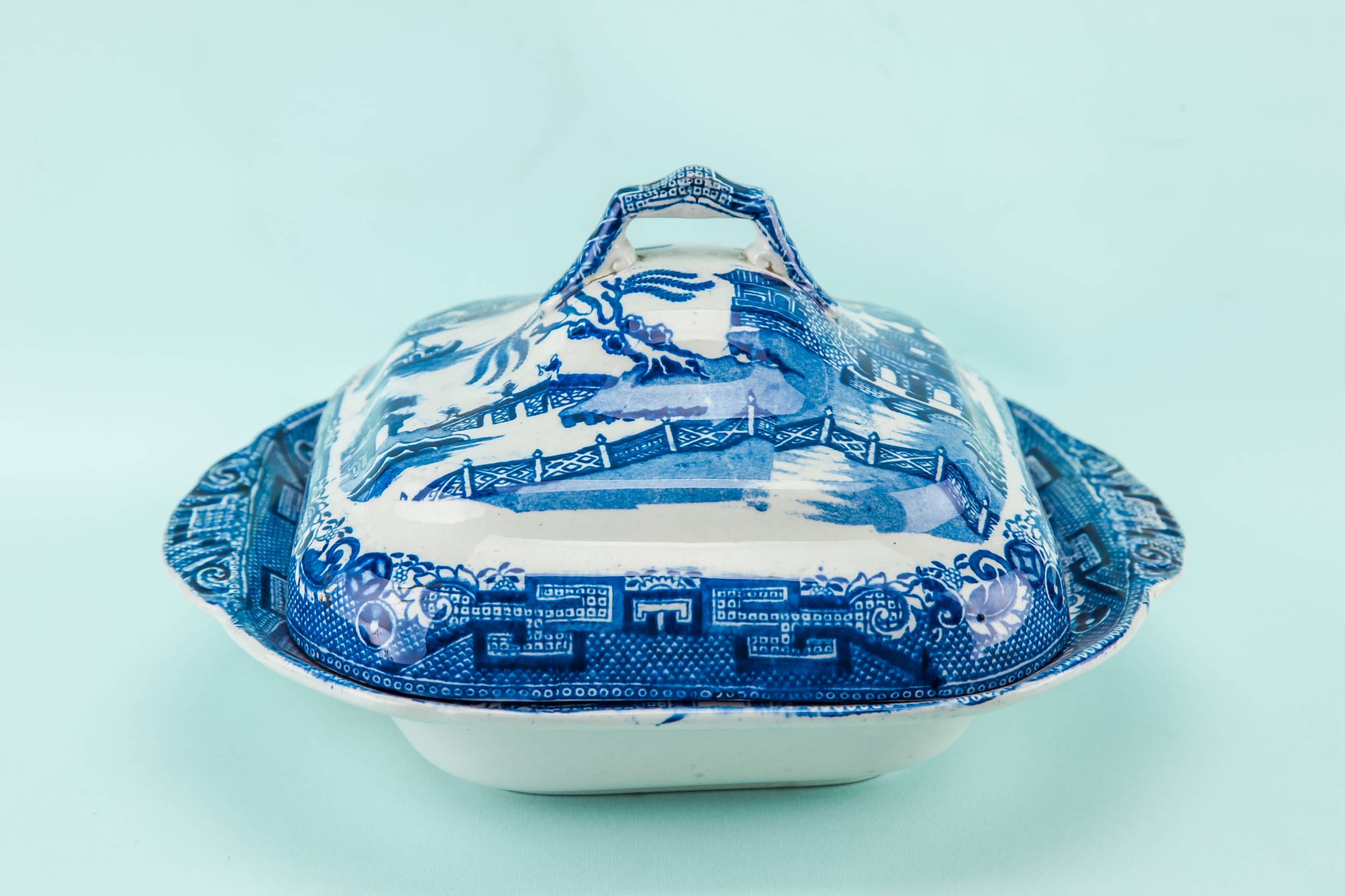 Classical Blue And — Blue and white tureen 3