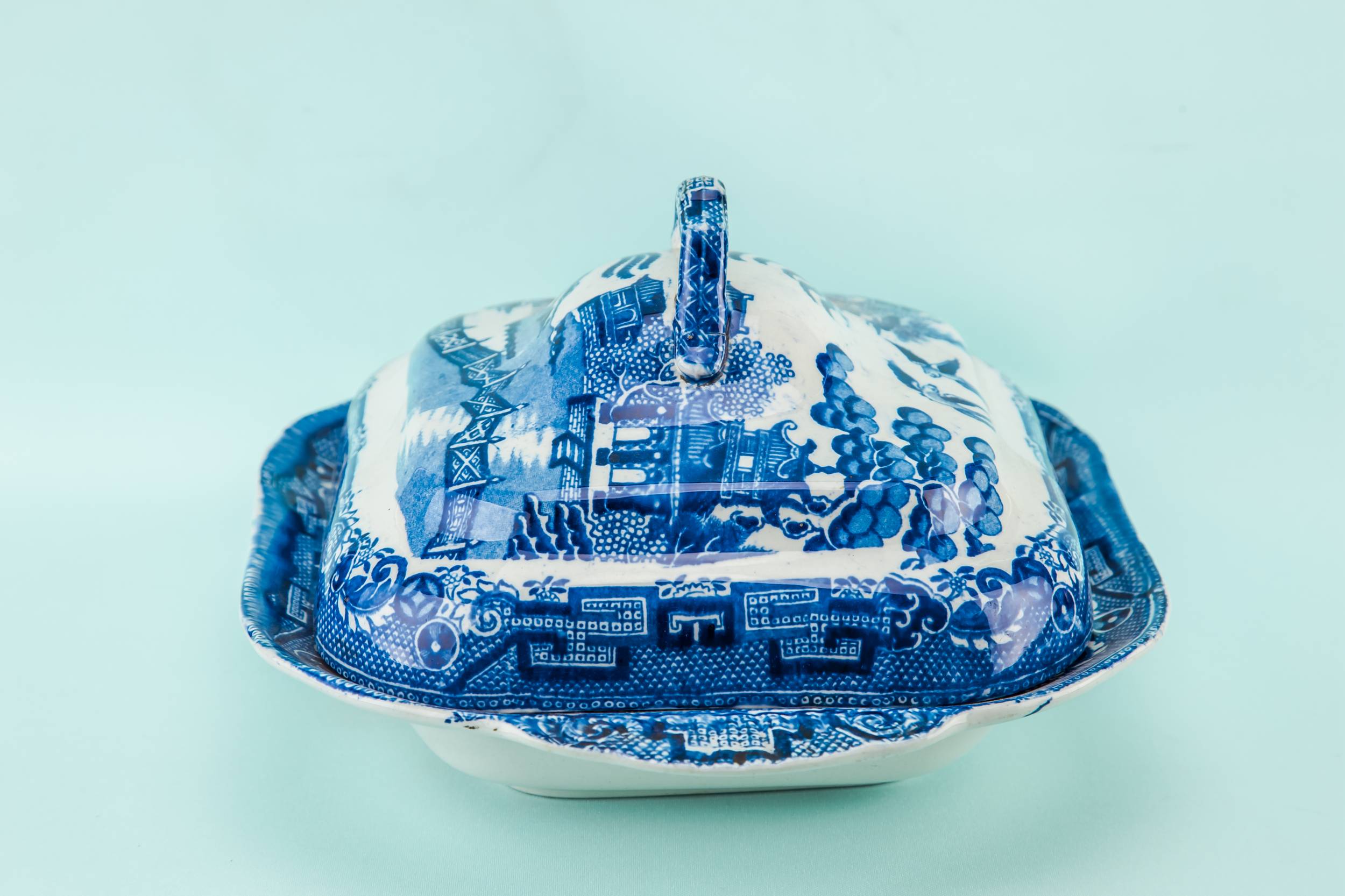 Classical Blue And — Blue and white tureen 4