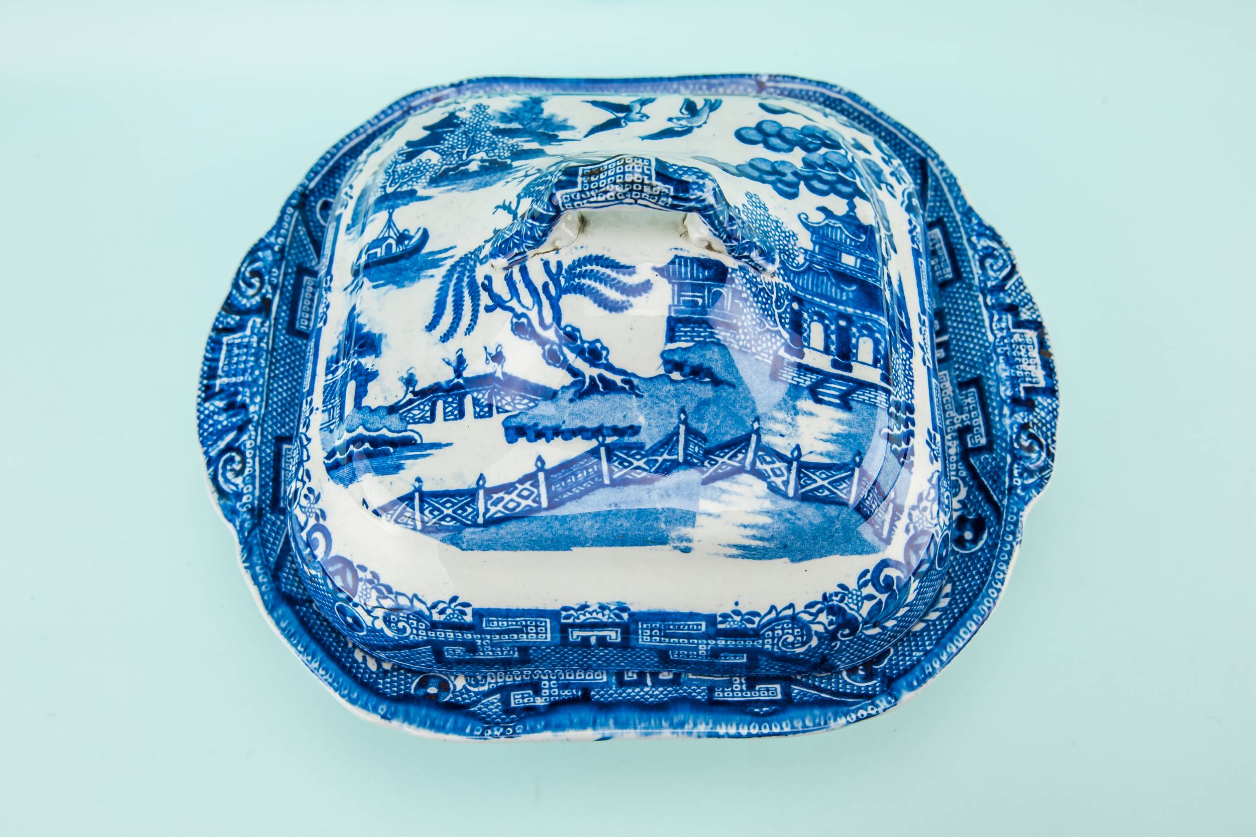 Classical Blue And — Blue and white tureen 1