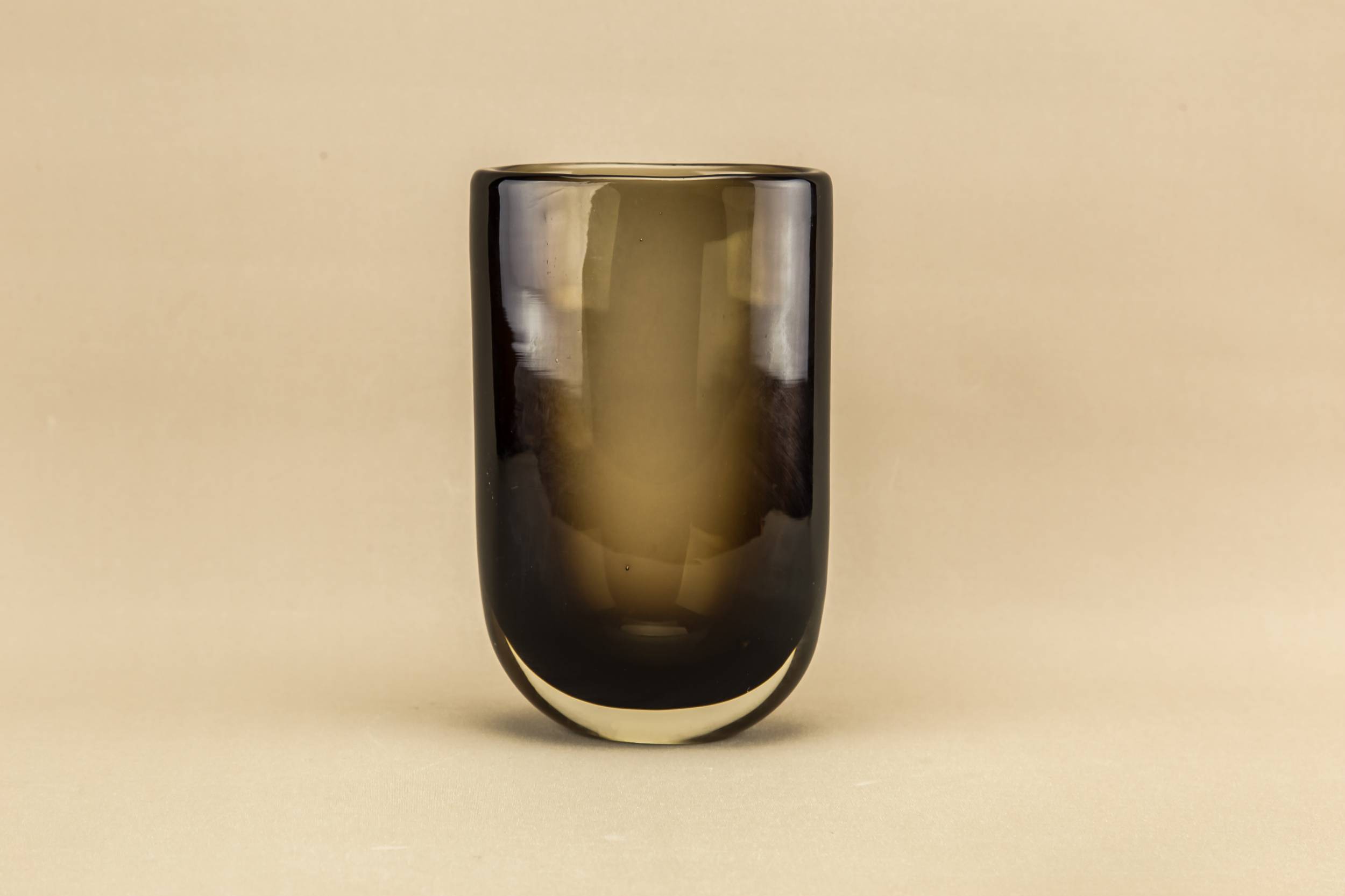 Minimalist Vintage Oval — Smoky glass vase