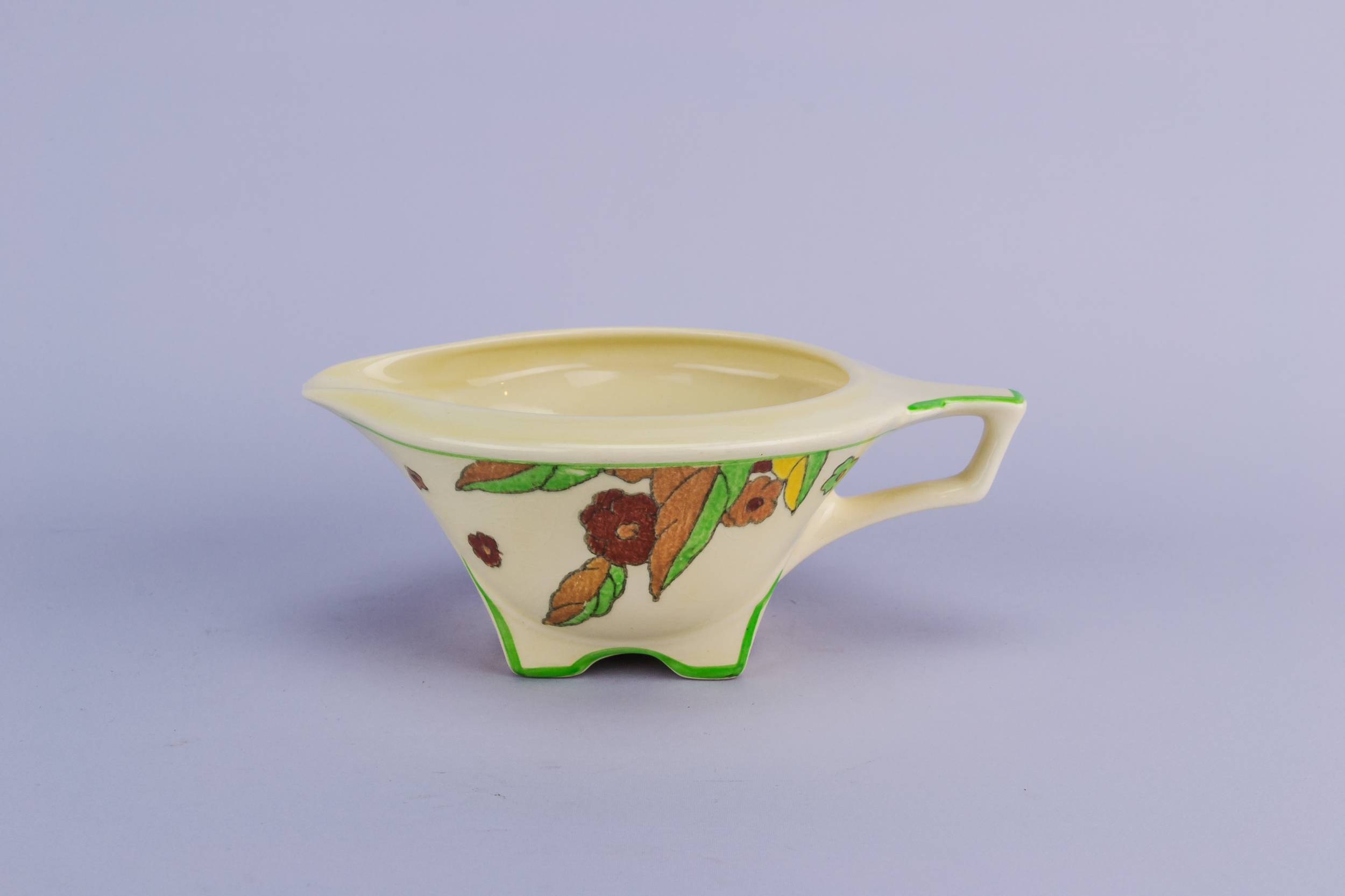 Porcelain Charming Gravy — Cream gravy boat