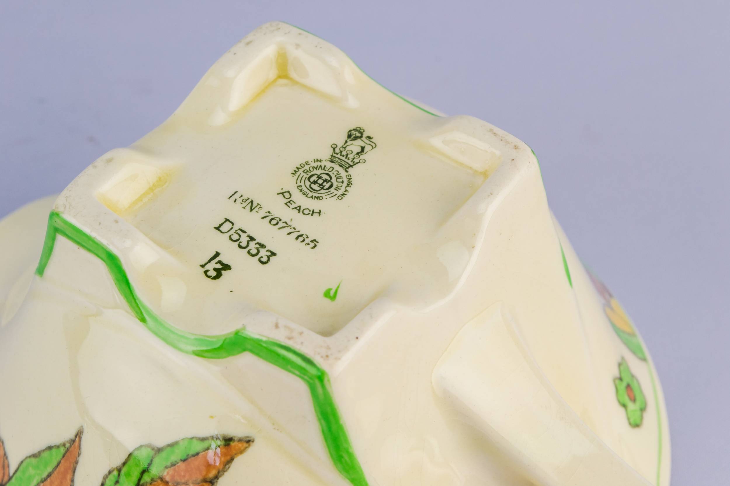 Porcelain Charming Gravy — Cream gravy boat 4