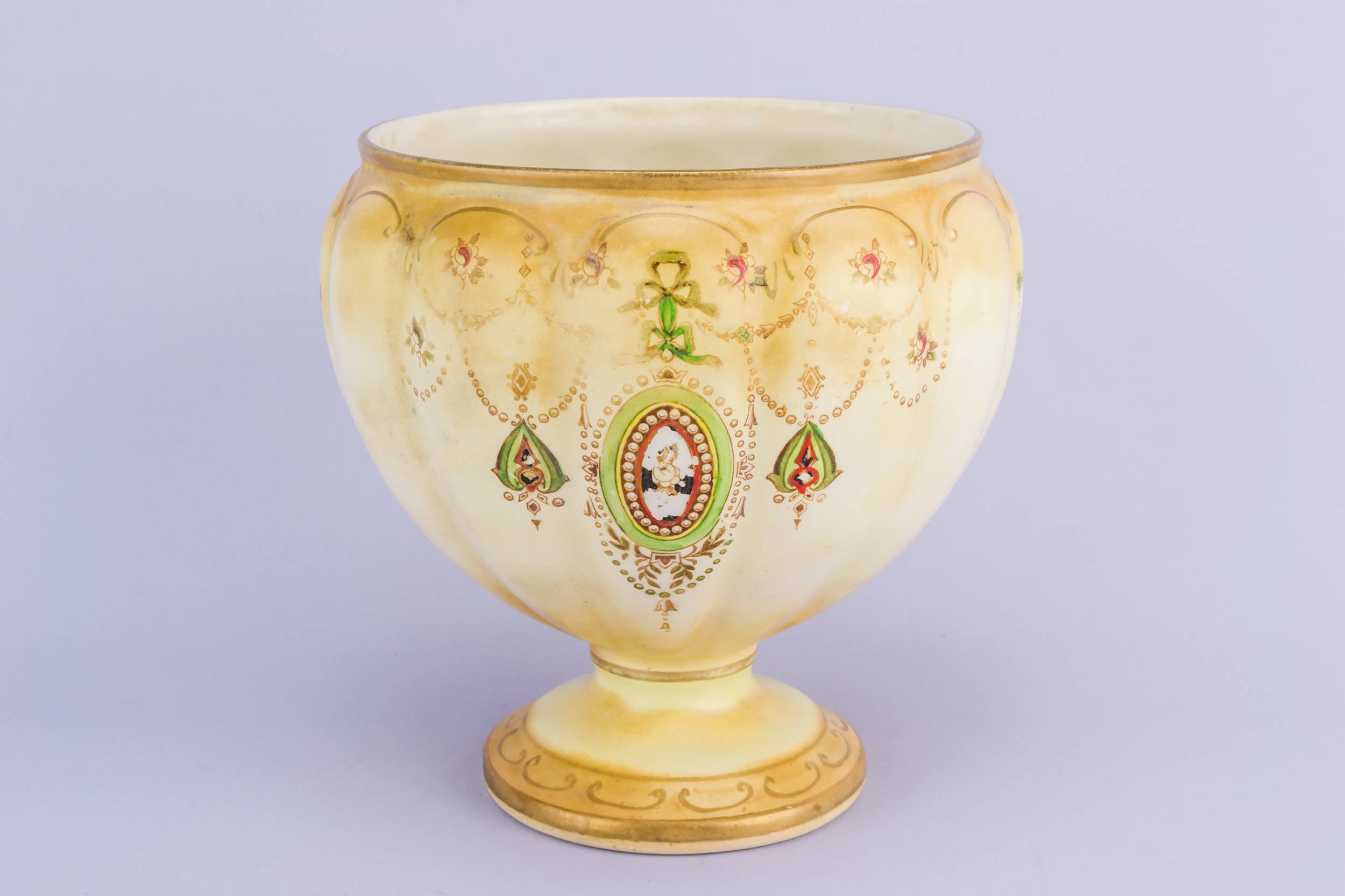 Antique Charming Floral — Pale pink decorative bowl