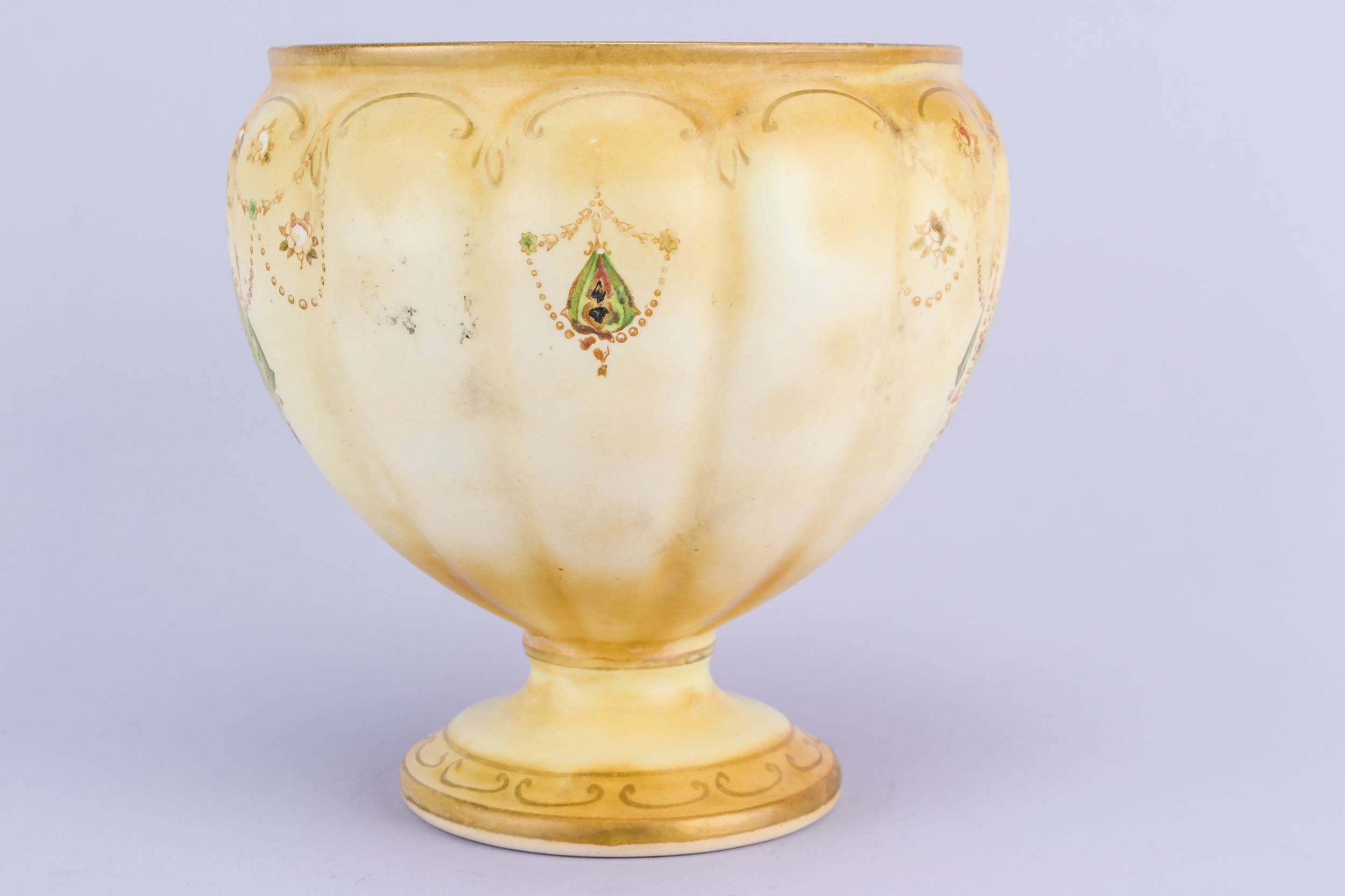 Antique Charming Floral — Pale pink decorative bowl 1