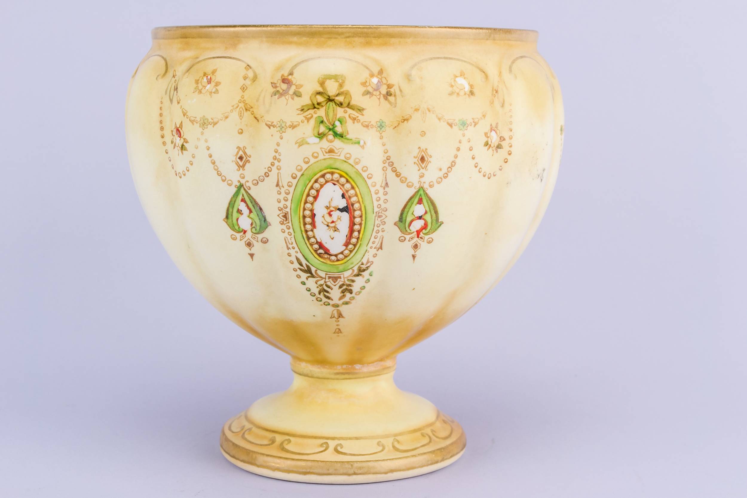Antique Charming Floral — Pale pink decorative bowl 2