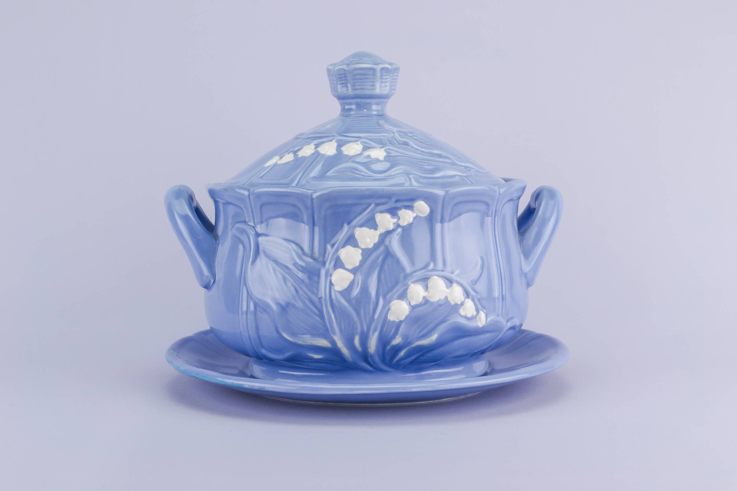 Attractive Retro Floral — Ceramic floral tureen