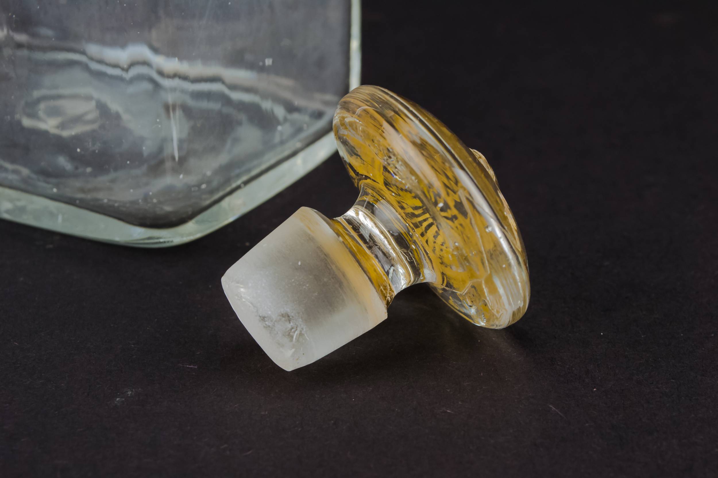 Blown Glass Antique — Small gilded decanter 2