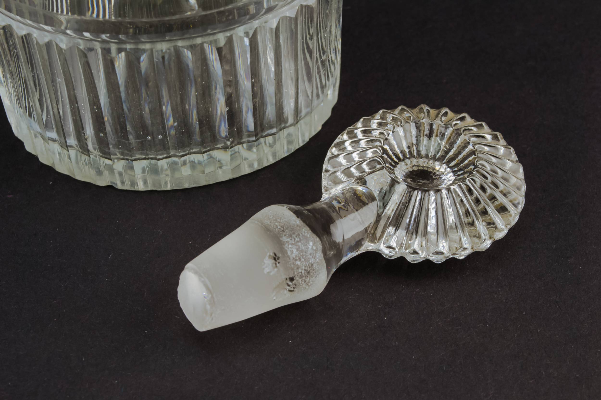 Cut Glass Antique — Cut glass Regency decanter 2