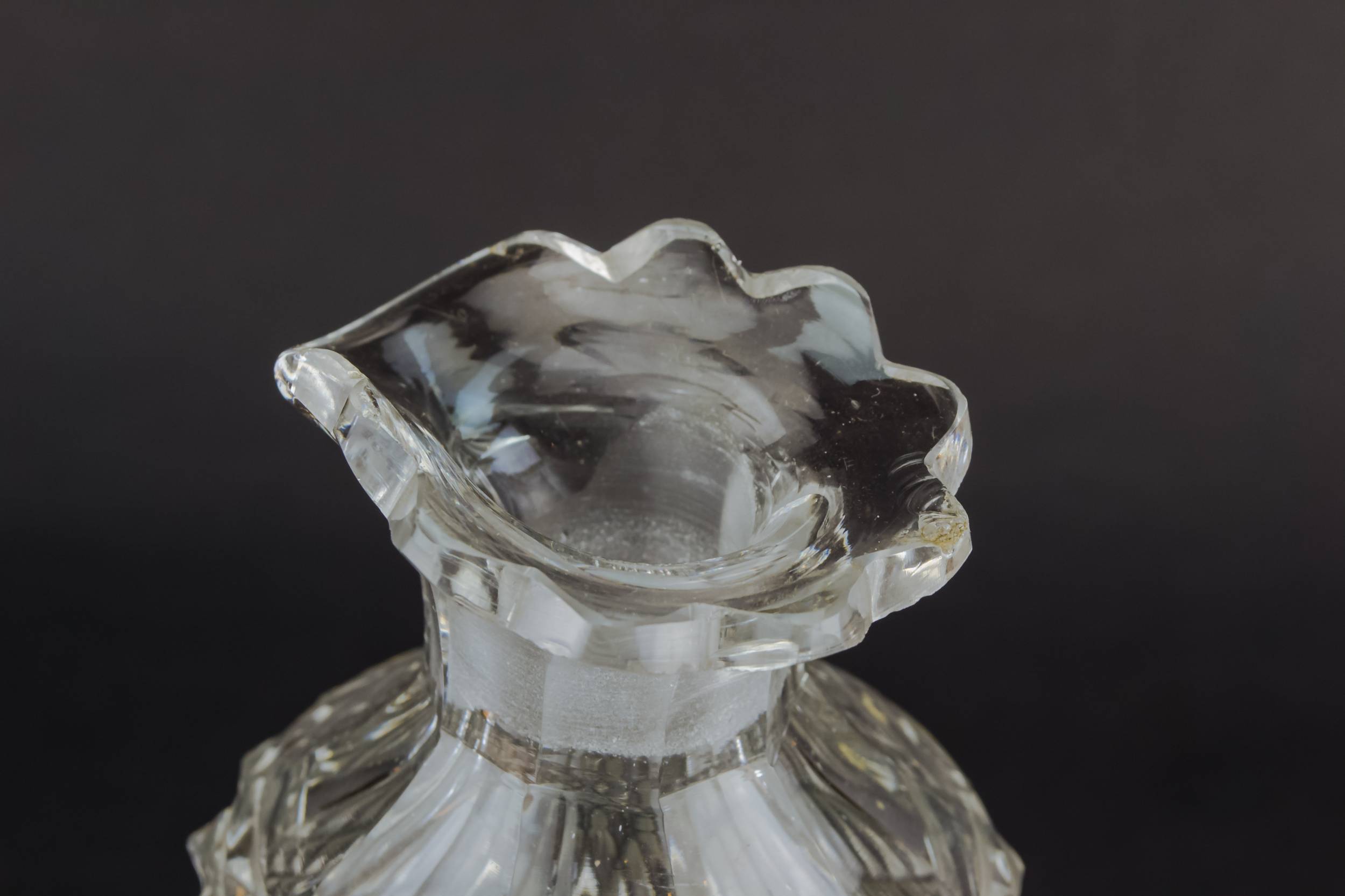 Cut Glass Antique — Cut glass Regency decanter 3