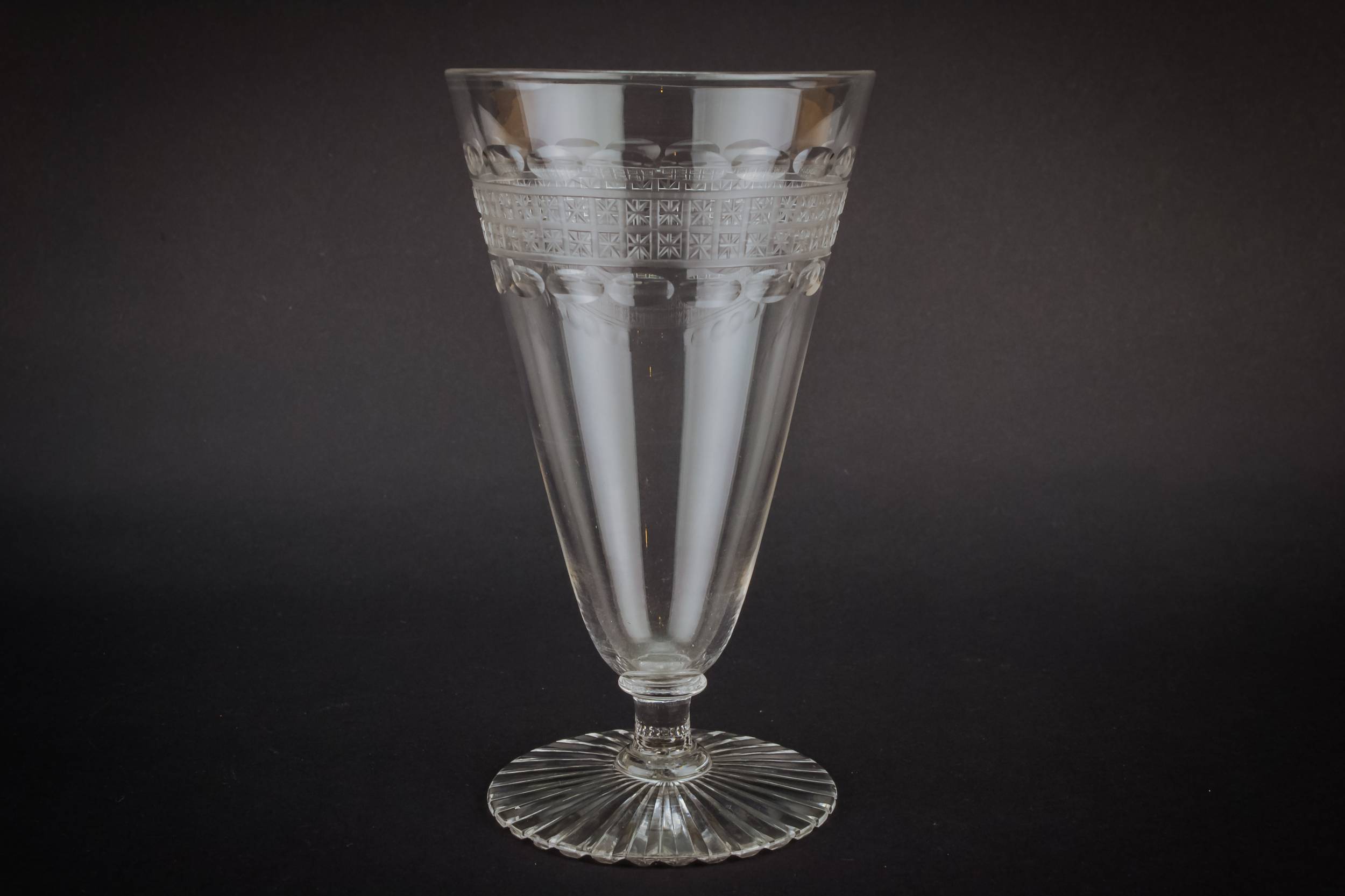 Crystal Neo-classical Crosshatch — Conical wine glass 4