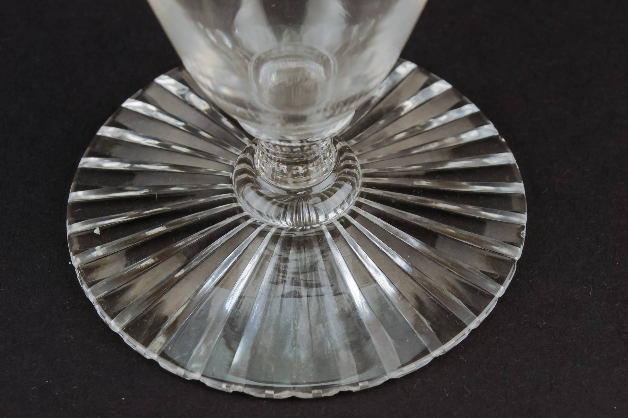 Crystal Neo-classical Crosshatch — Conical wine glass 2