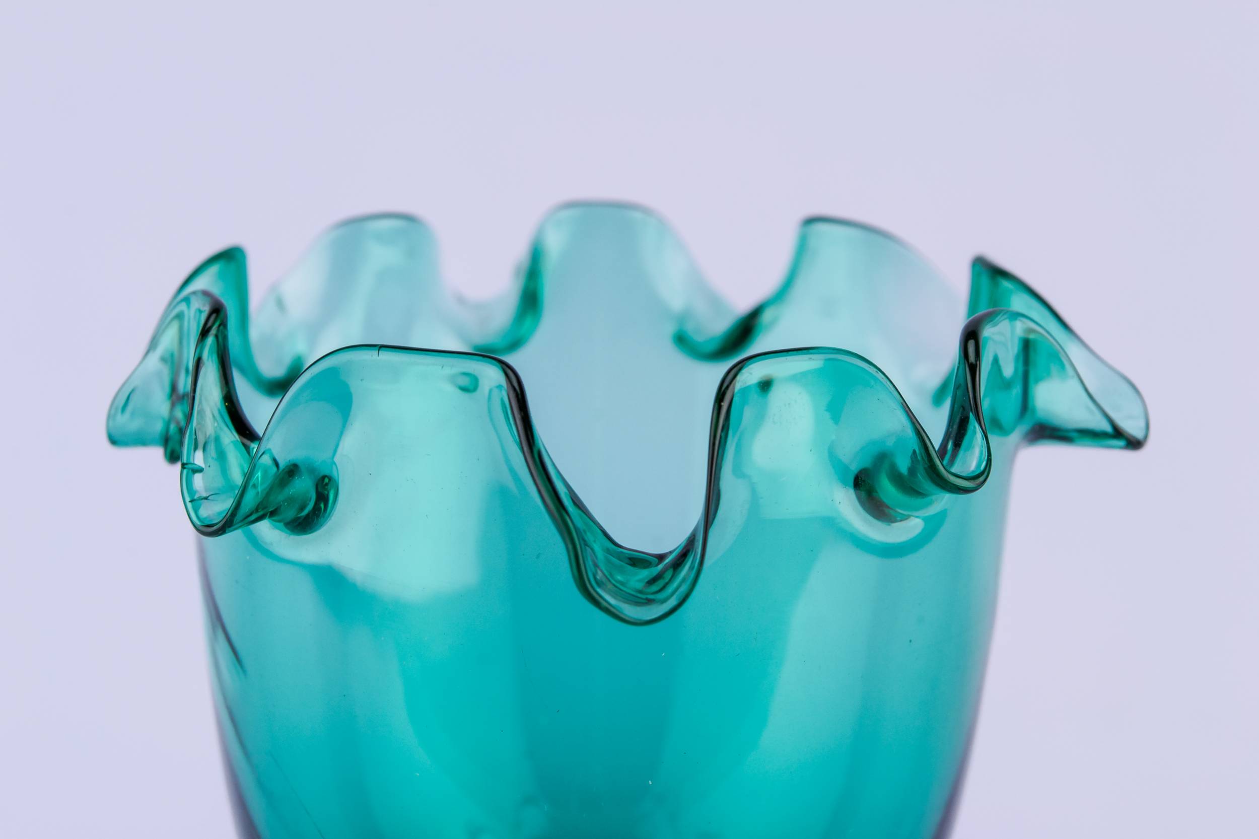Victorian Glass Ruffled — Small green glass vase 4
