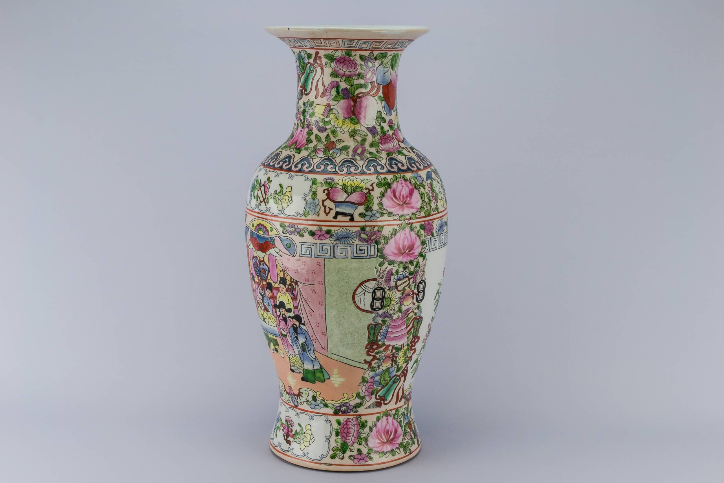 Porcelain Antique Famille — Attractive Famille rose vase 1