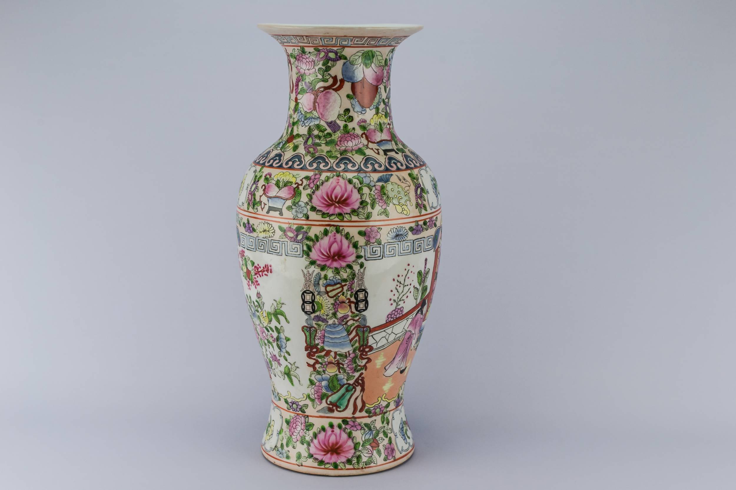 Porcelain Antique Famille — Attractive Famille rose vase 3