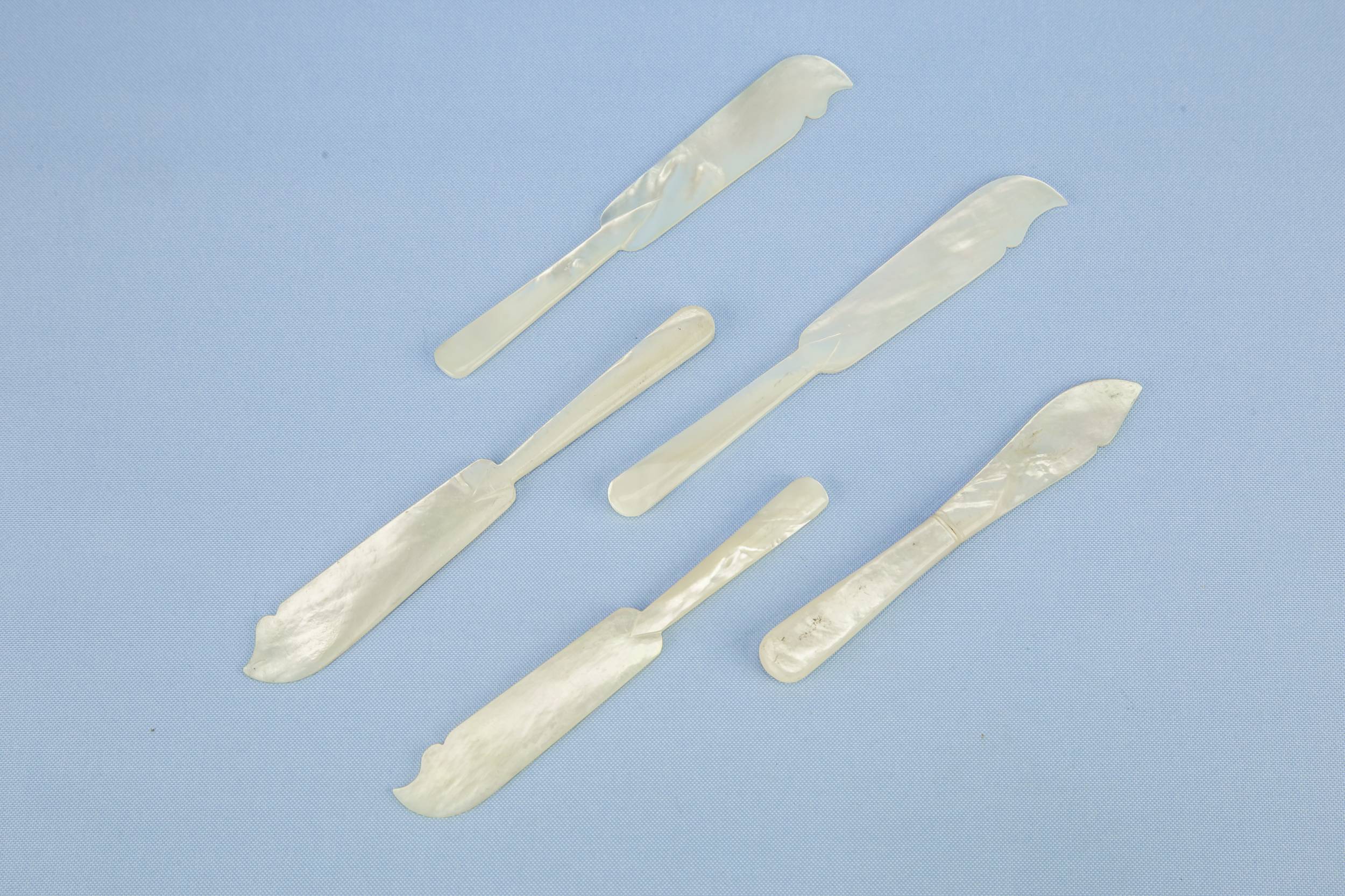 Victorian Slick Mother — 5 mother of pearl knives 1