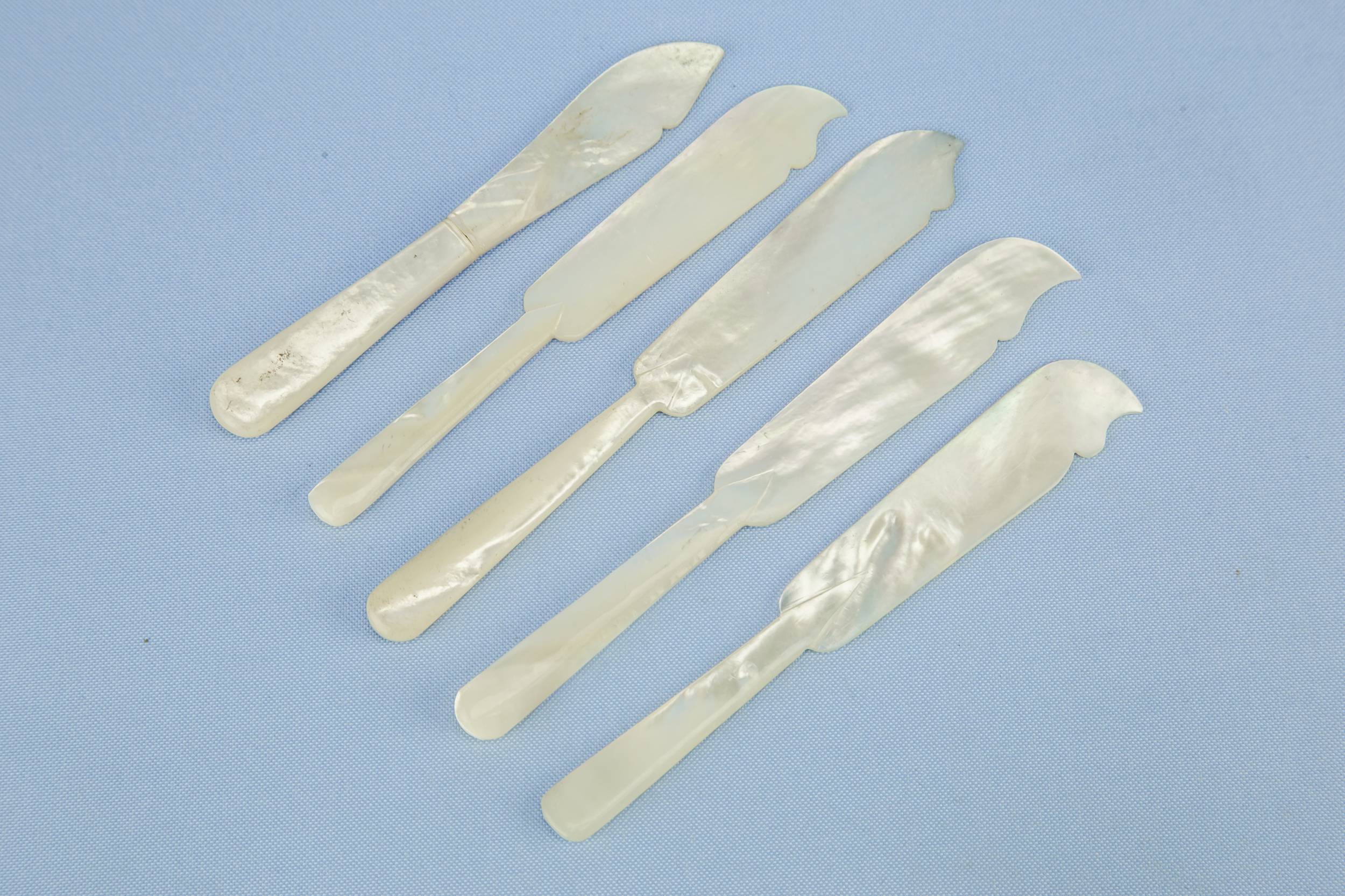 Victorian Slick Mother — 5 mother of pearl knives 2