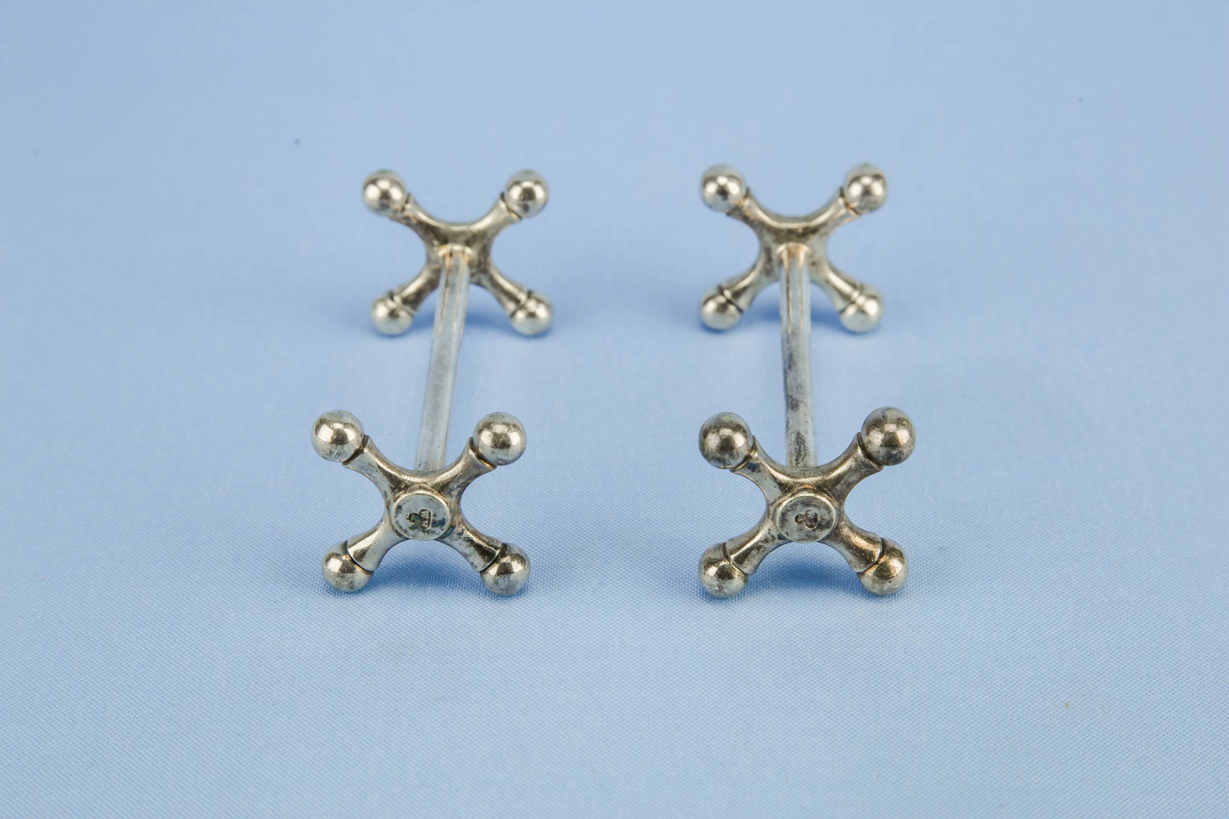 2 knife rests