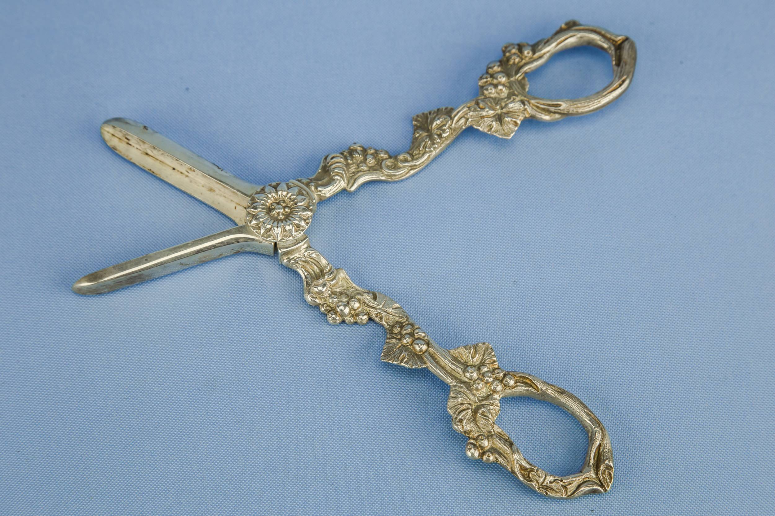 Neo-classical Antique Grape — Small grape shears 2