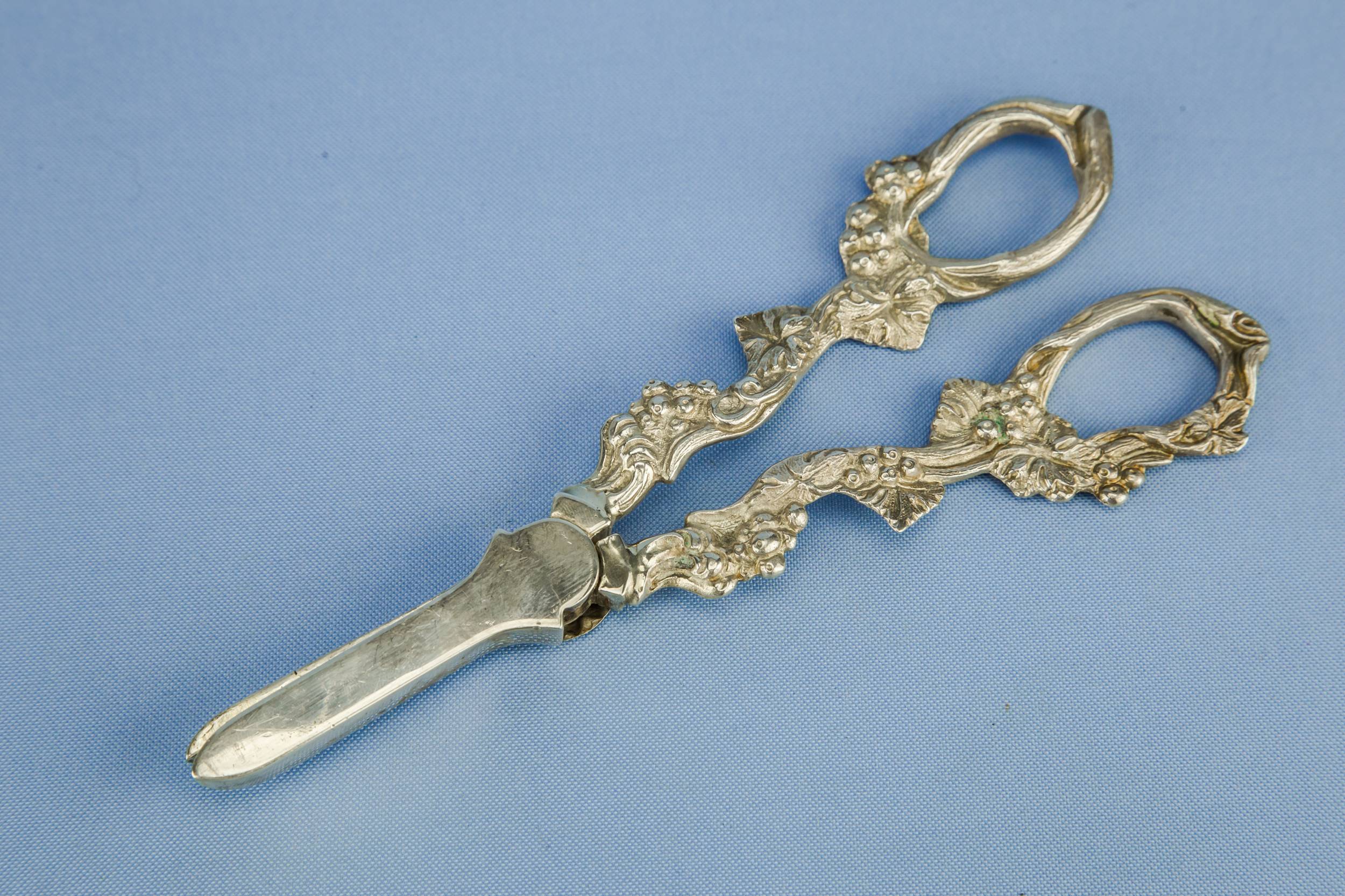 Neo-classical Antique Grape — Small grape shears 1