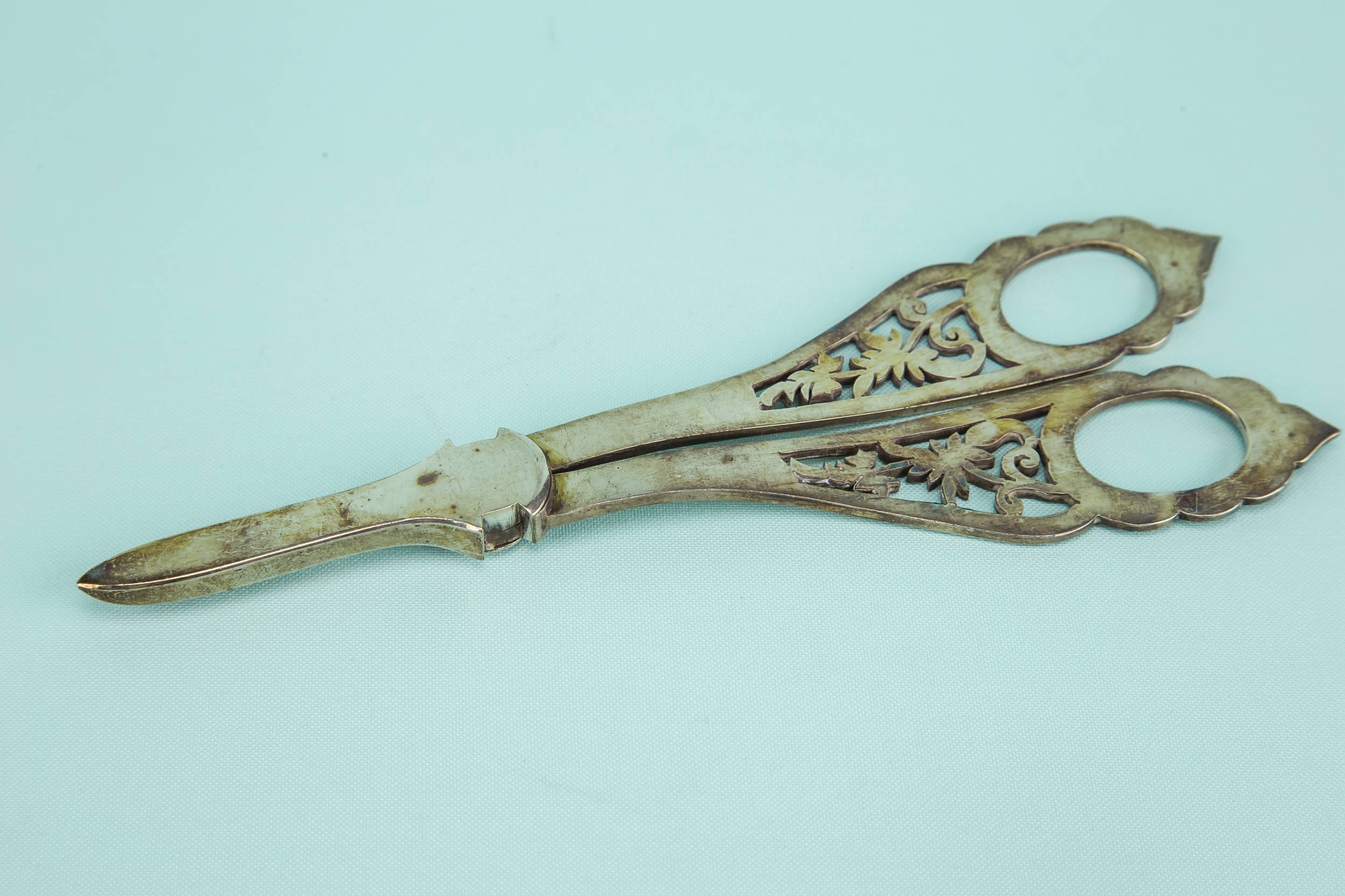 Silver Plated Victorian — Large grape shears 1