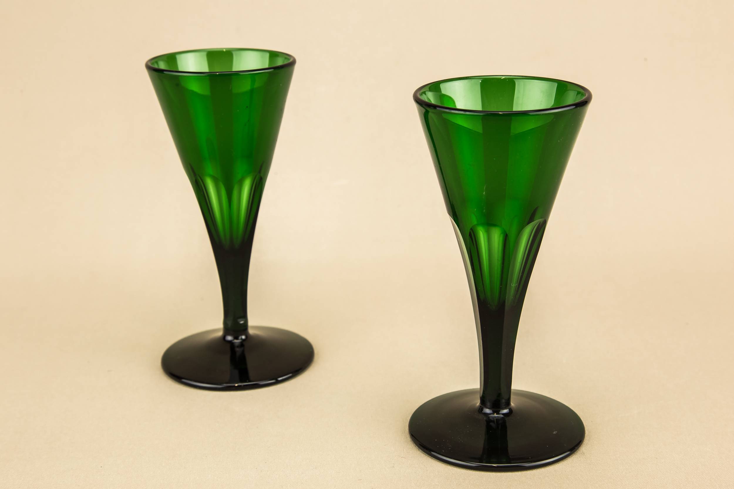 Green Antique 50 — 2 green port glasses 1