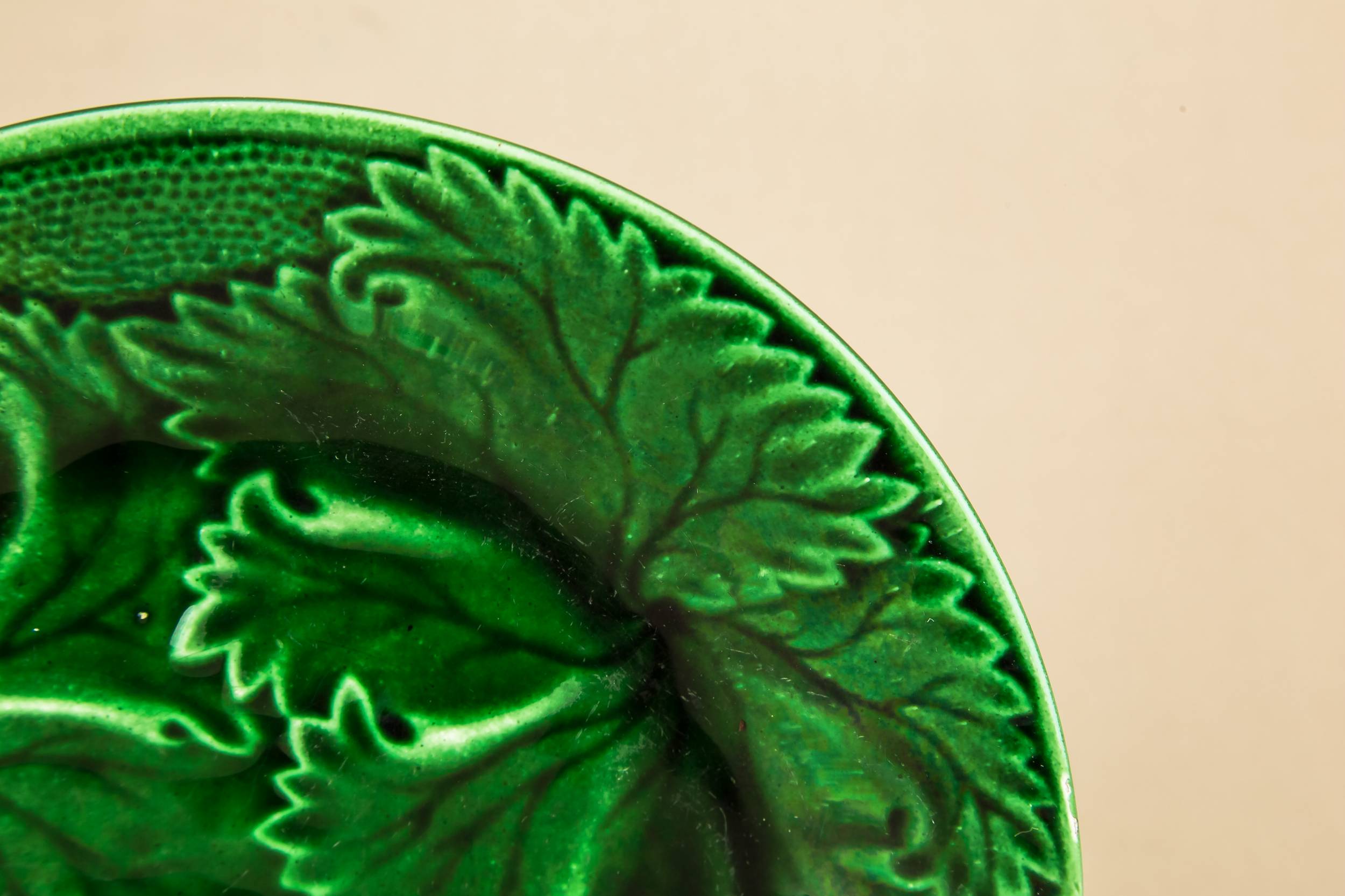 Antique Majolica Ceramic — Majolica dessert plate 1