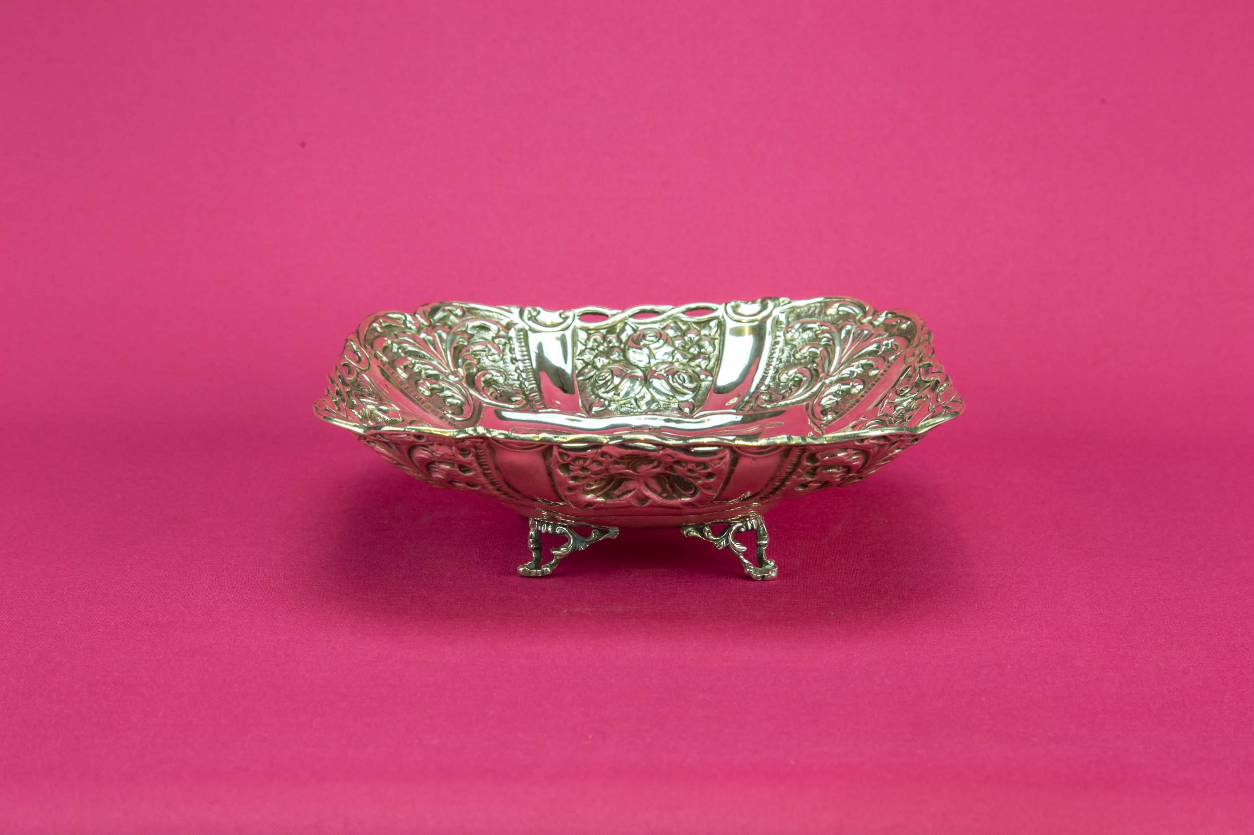 Elegant Vintage Silver — Solid silver bowl