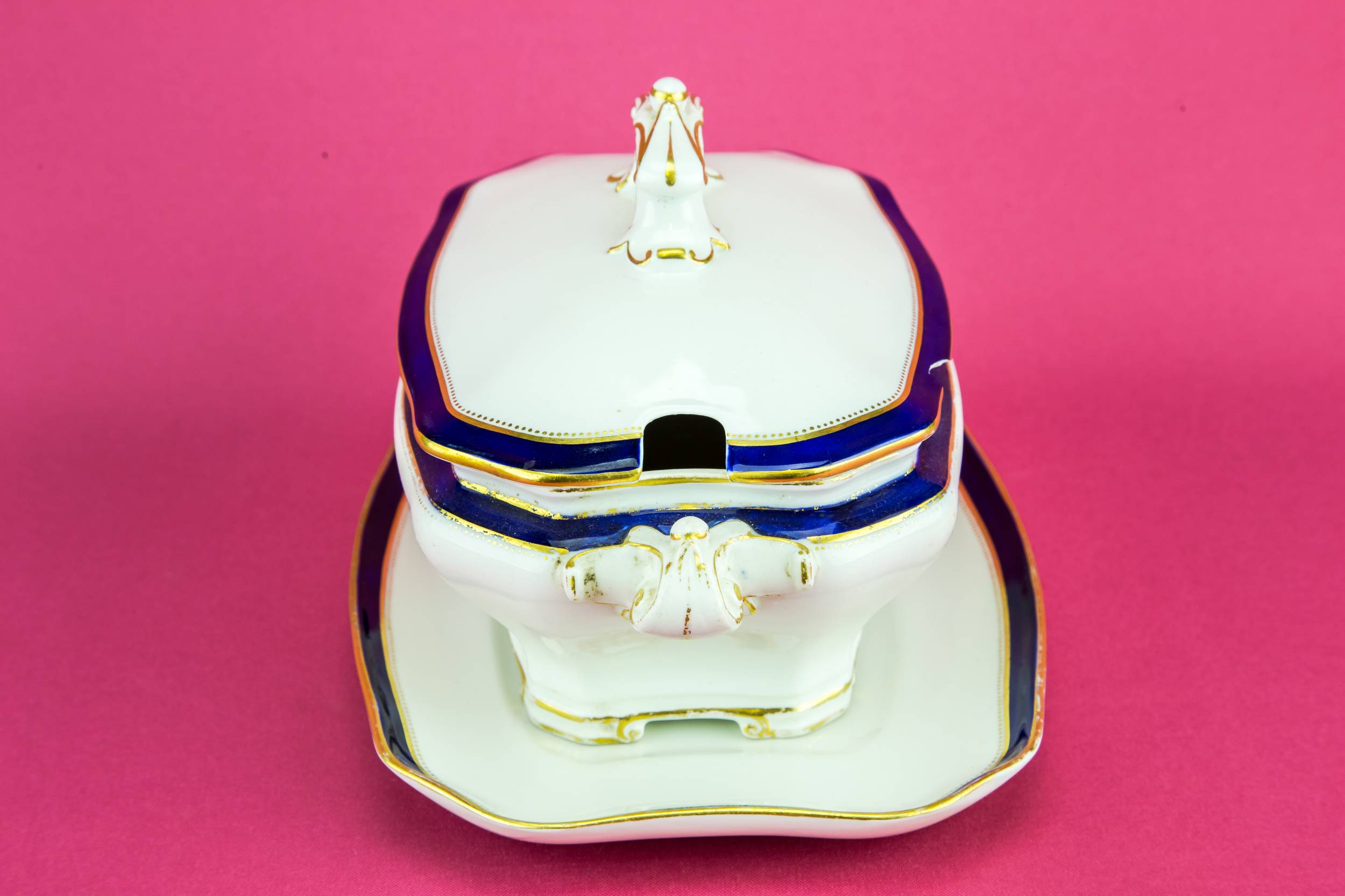 Neo-Classical Blue And — Blue and white tureen 1
