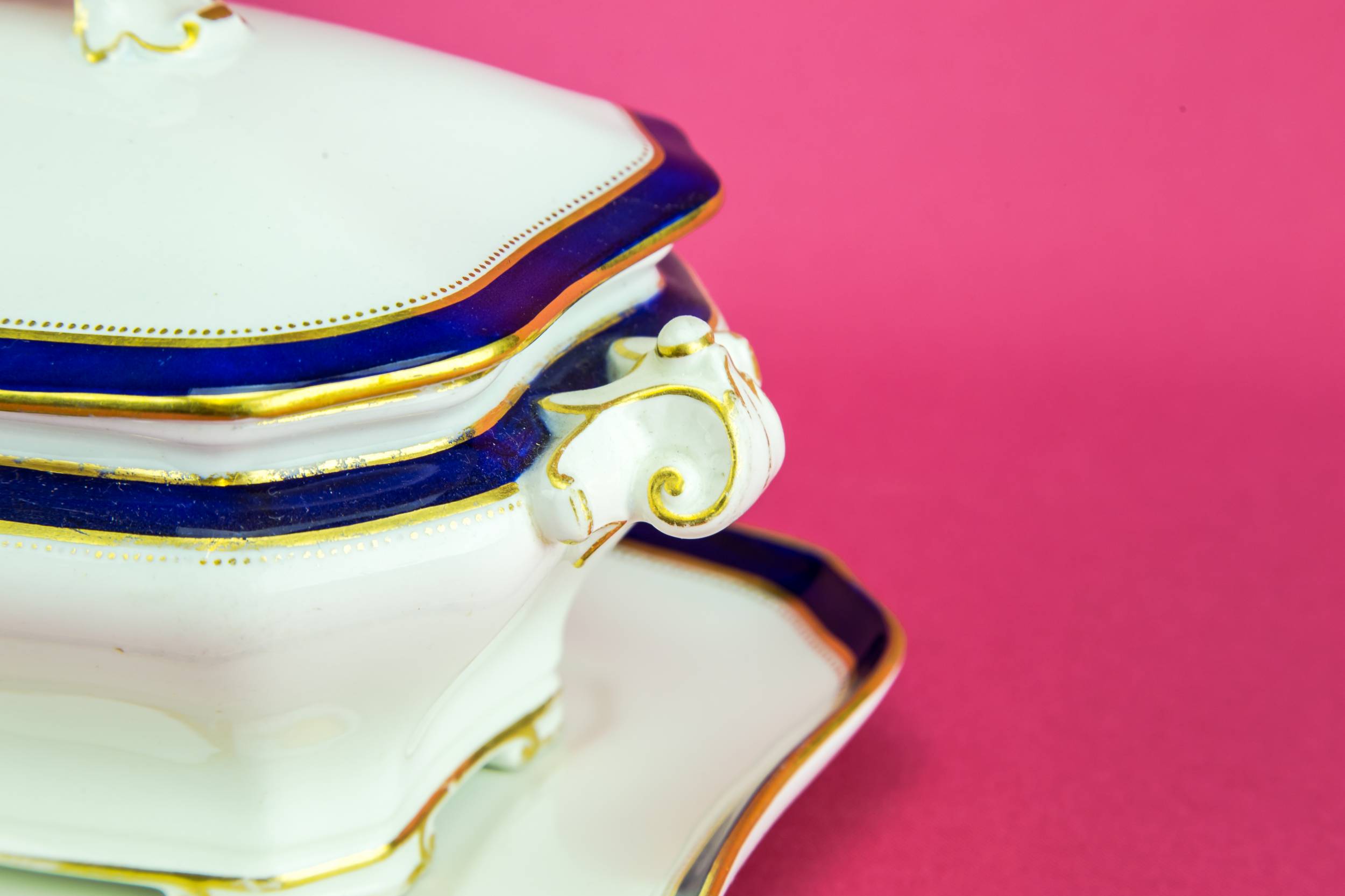Neo-Classical Blue And — Blue and white tureen 3