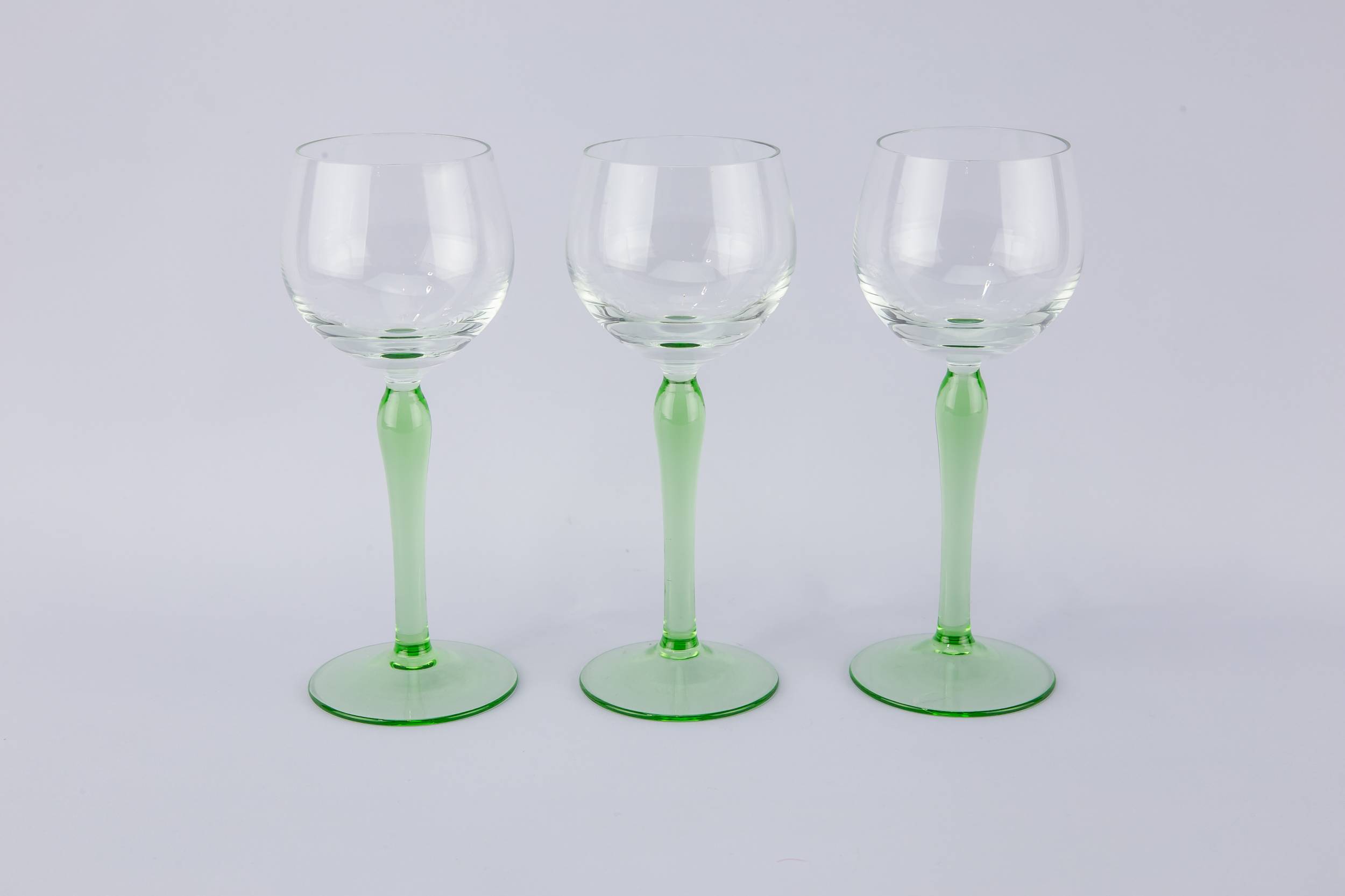 Green Mid-century Modern — 3 stem wine glasses