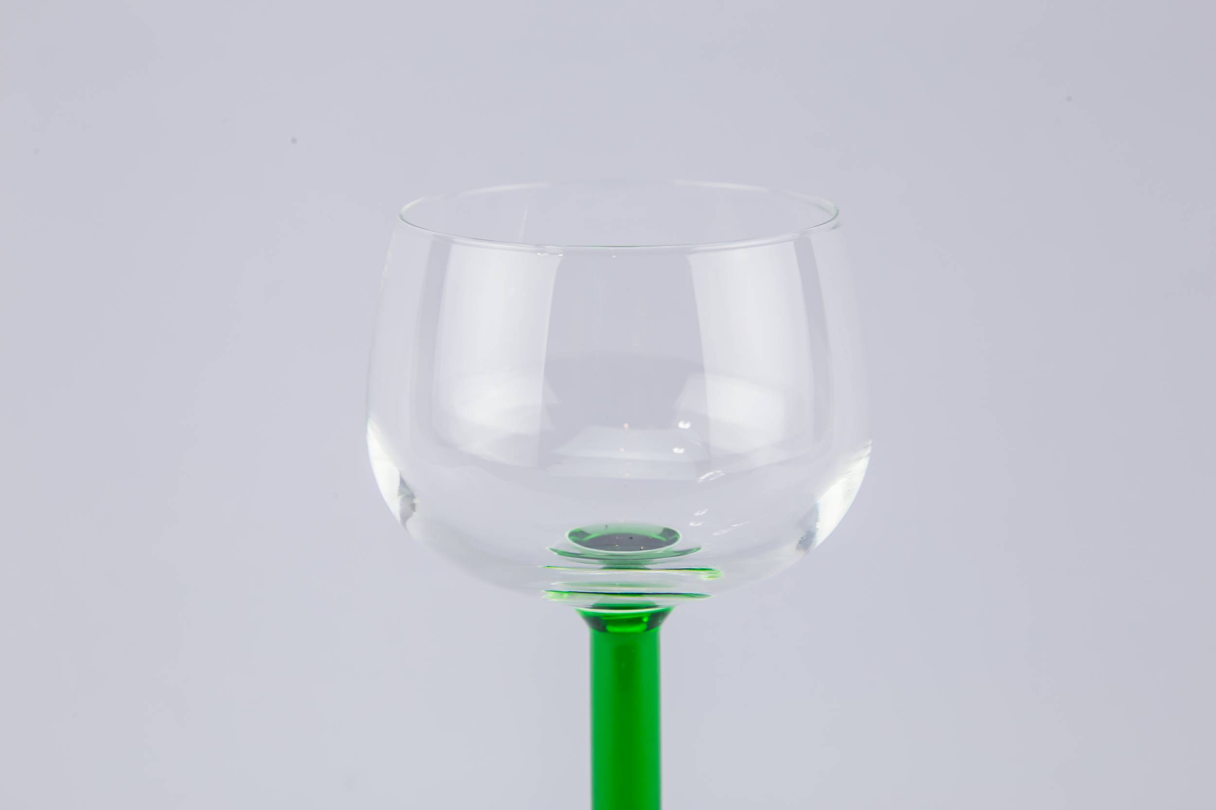 Elegant Green 50 — 4 white wine glasses 2